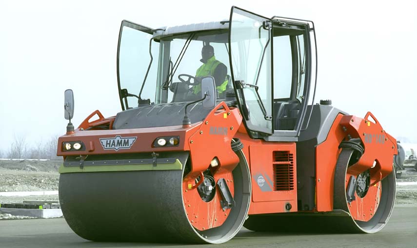 The new Hamm HD140+ VV used at Malpensa is one of three pre-series versions, now working on jobsites in Italy
WH Sept 09 P 41