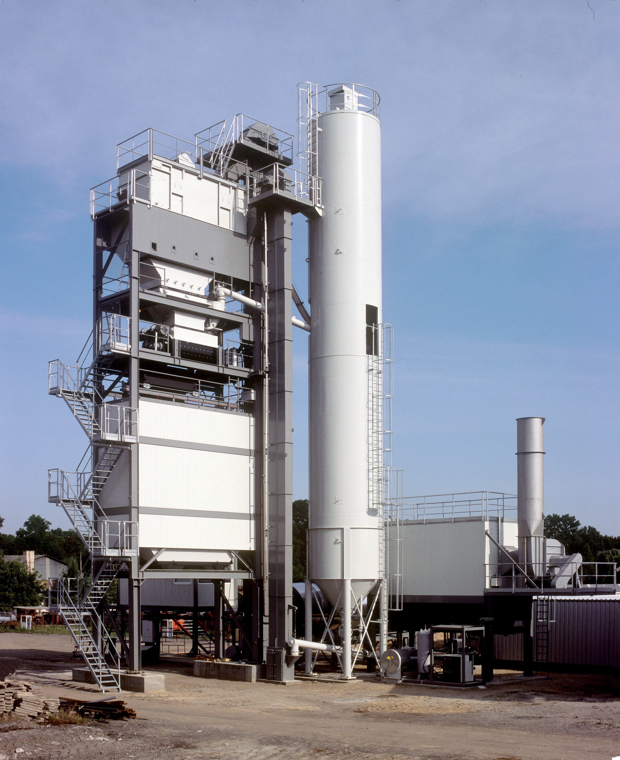 Ammann Group's JustBlack plant can produce between 120-160 tonnes/hr JustBlack plant working