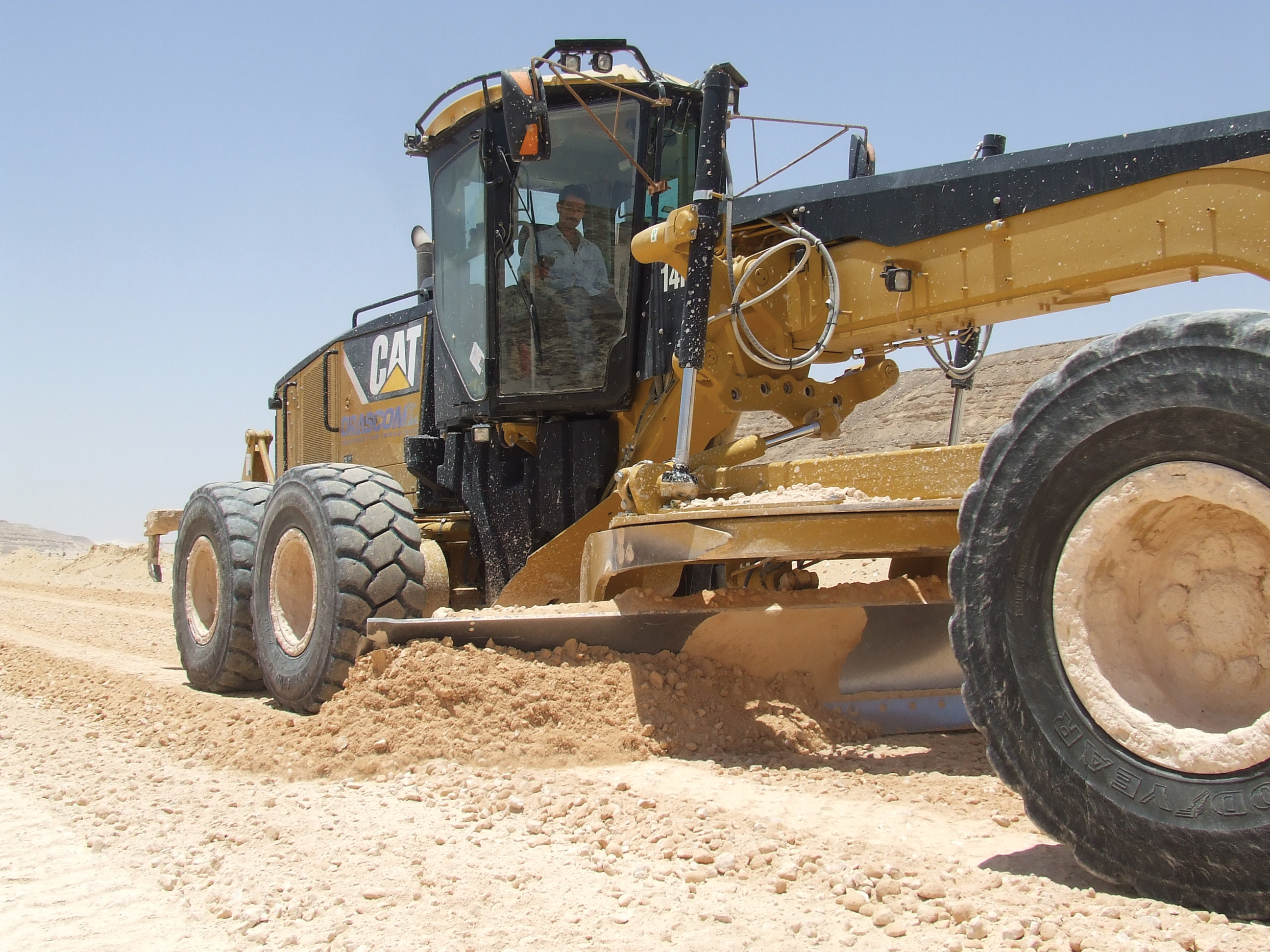 New desert highways close to the city of Assuit improve transport connections in southern Eqypt New desert highways Caterpillar
