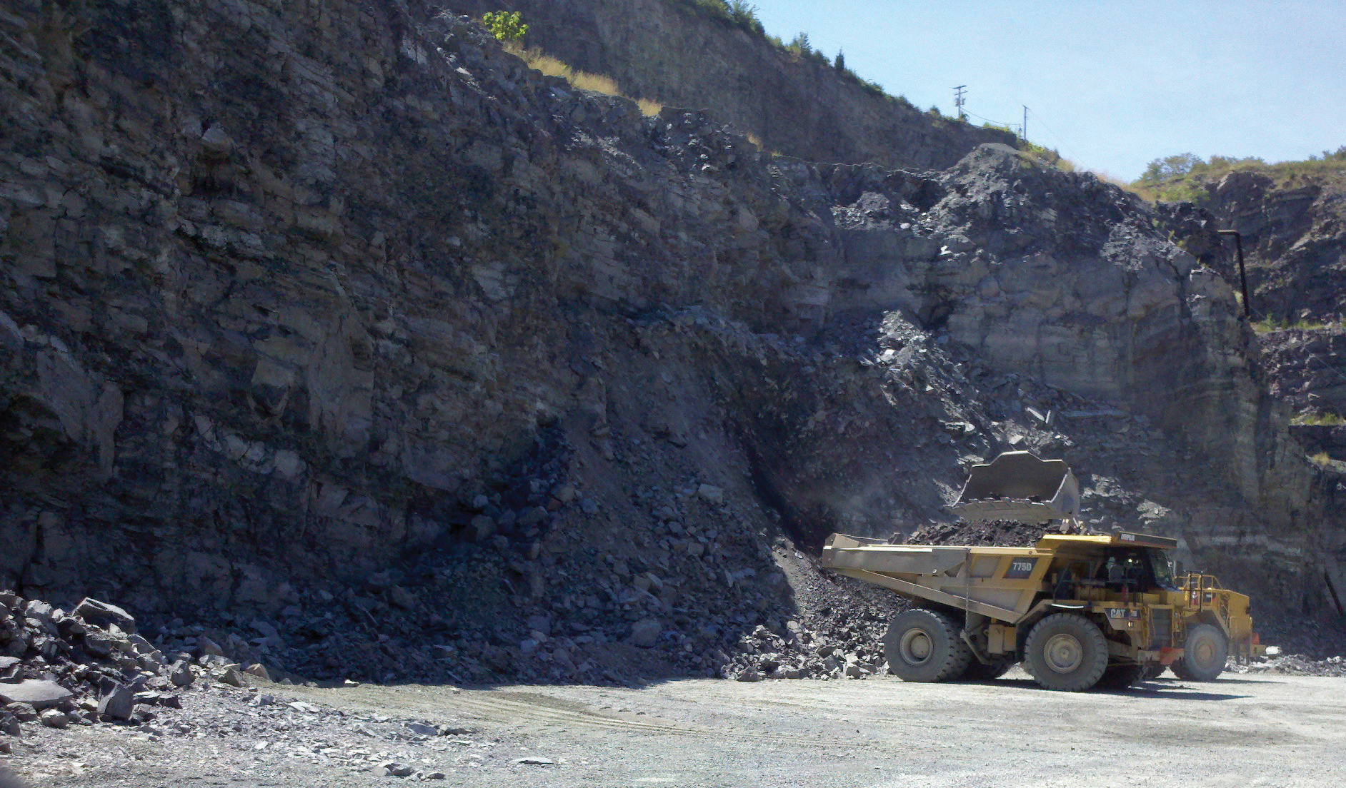 Luck Stone said nearly 30 years of using PHIL tailgates on its trucks has saved the crushed stone, sand and gravel company a fortune in maintenance costs
Luck Stone