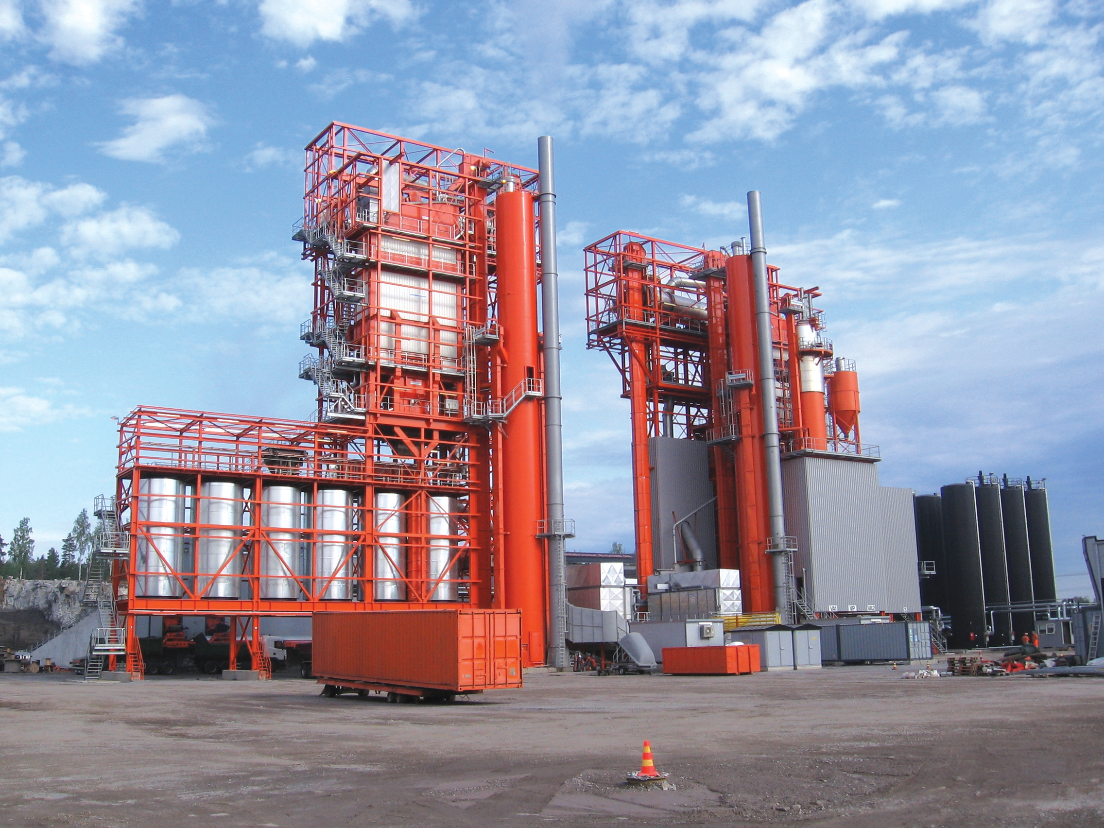 The Benninghoven twin tower plant Lemminkäinen now operating at Helsinki-vantaa airport is one of the largest in Europe Benninghoven twin tower plant Lemminkäinen