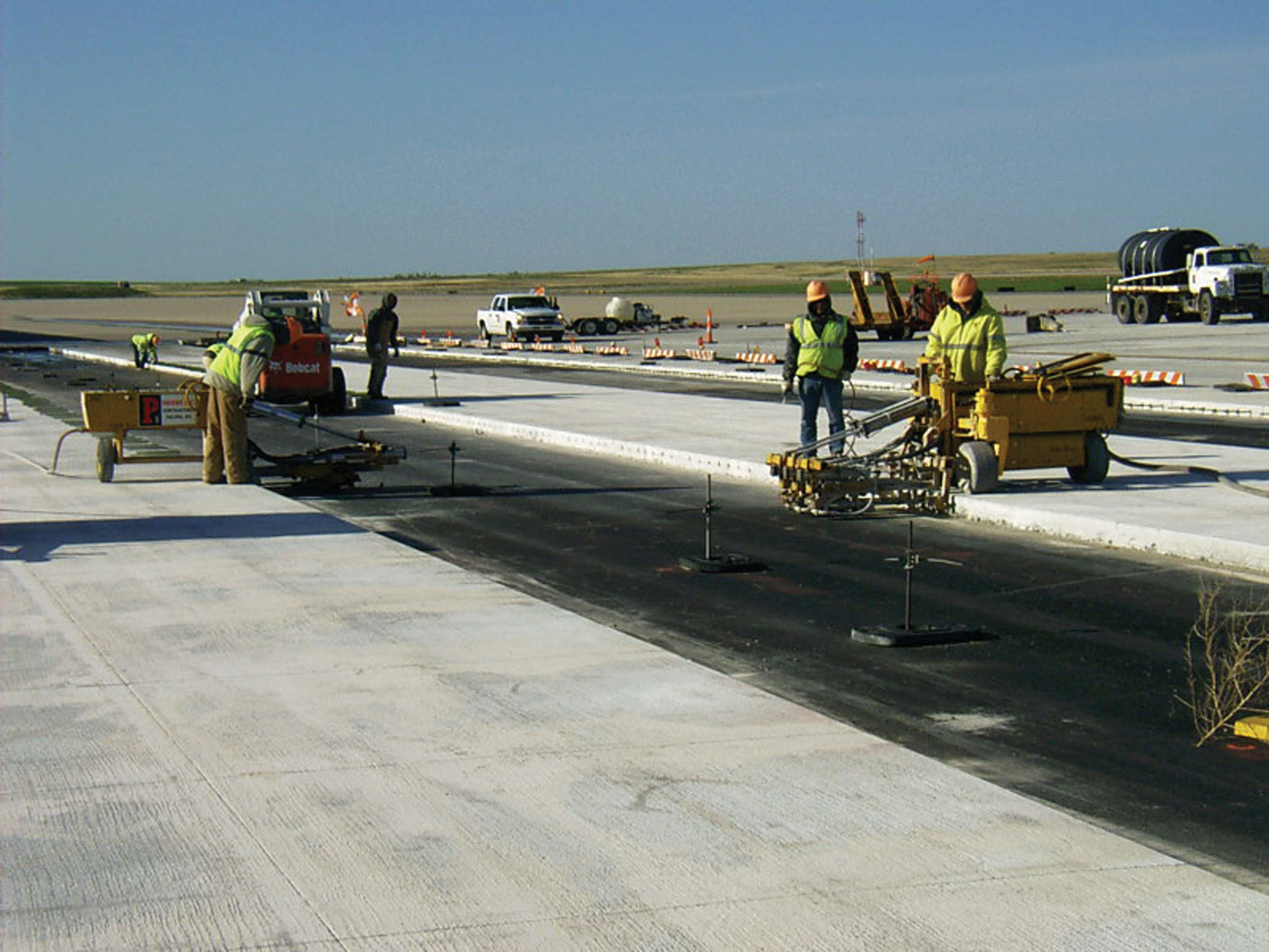In order to keep on the tight schedule, contractor pavers needed to drill two lanes at a time and more than 32,000 holes were required
Contractor pavers on the tight schedule