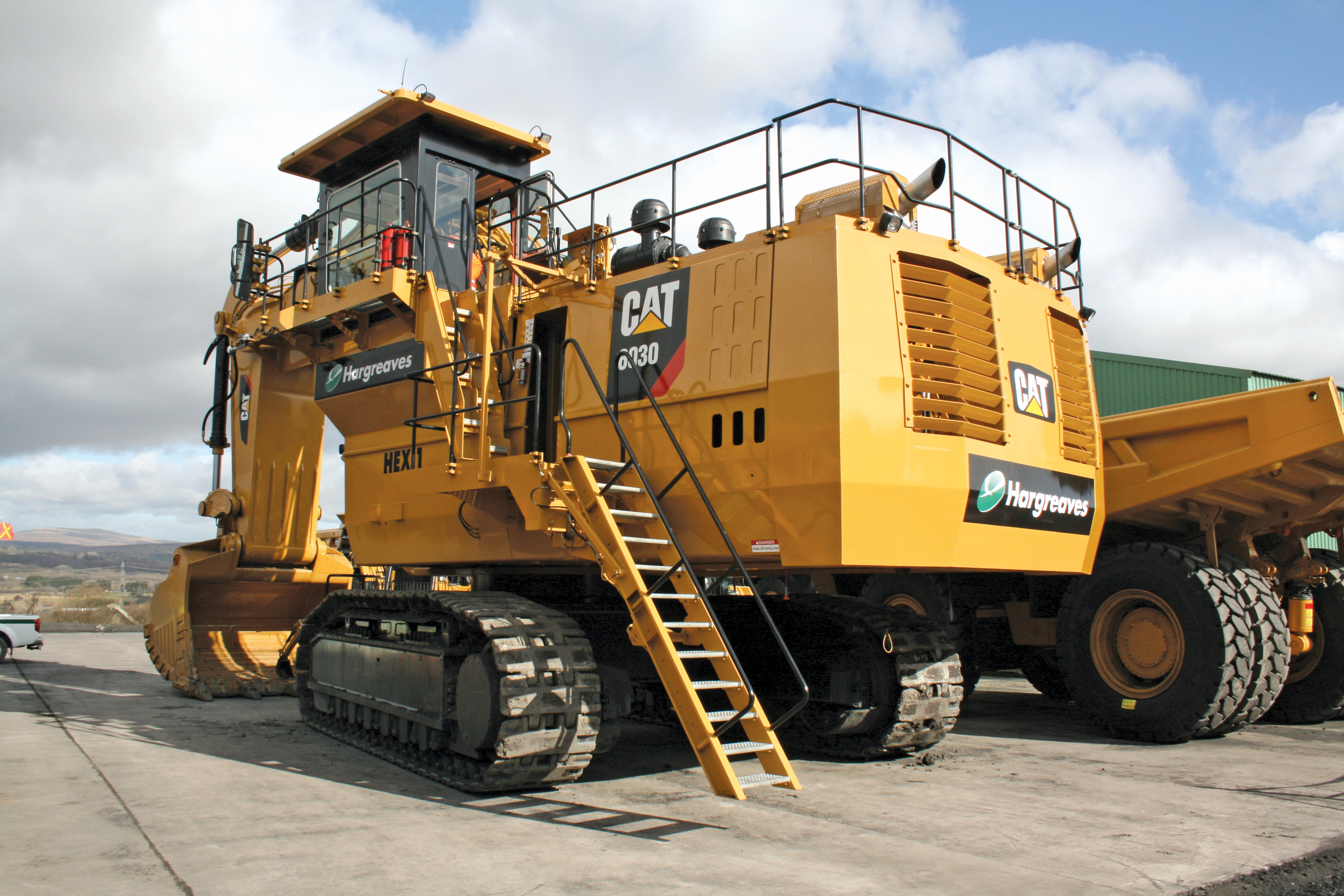 Caterpillar milling, paving and compaction equipment carried out a tricky road construction project in the Czech Republic
Caterpillar milling, paving and compaction equipment