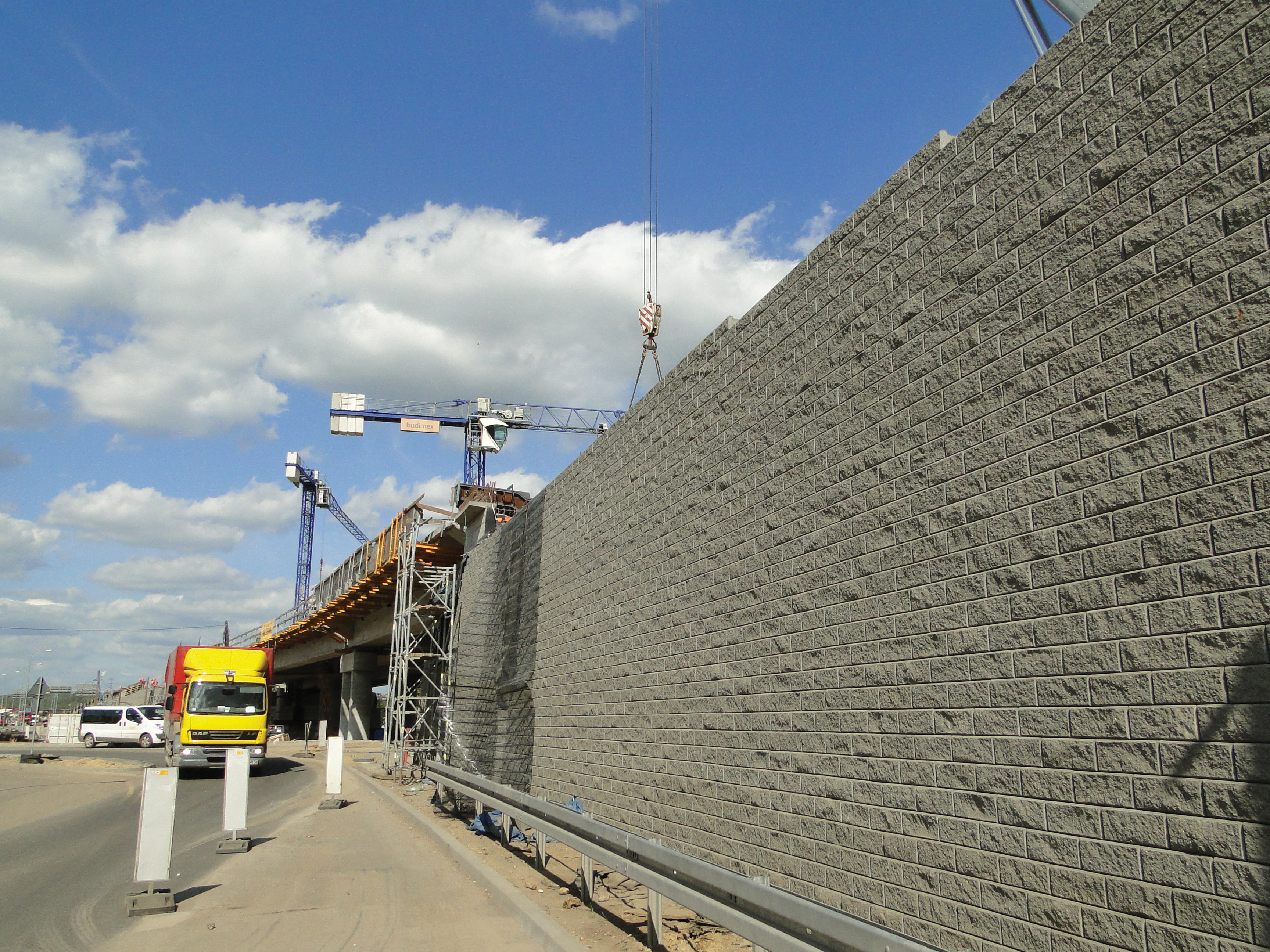 TensarTech TW1 retaining wall technology was used extensively on the new A1 motorway near Piekary, Poland TensarTech TW1 retaining wall technology