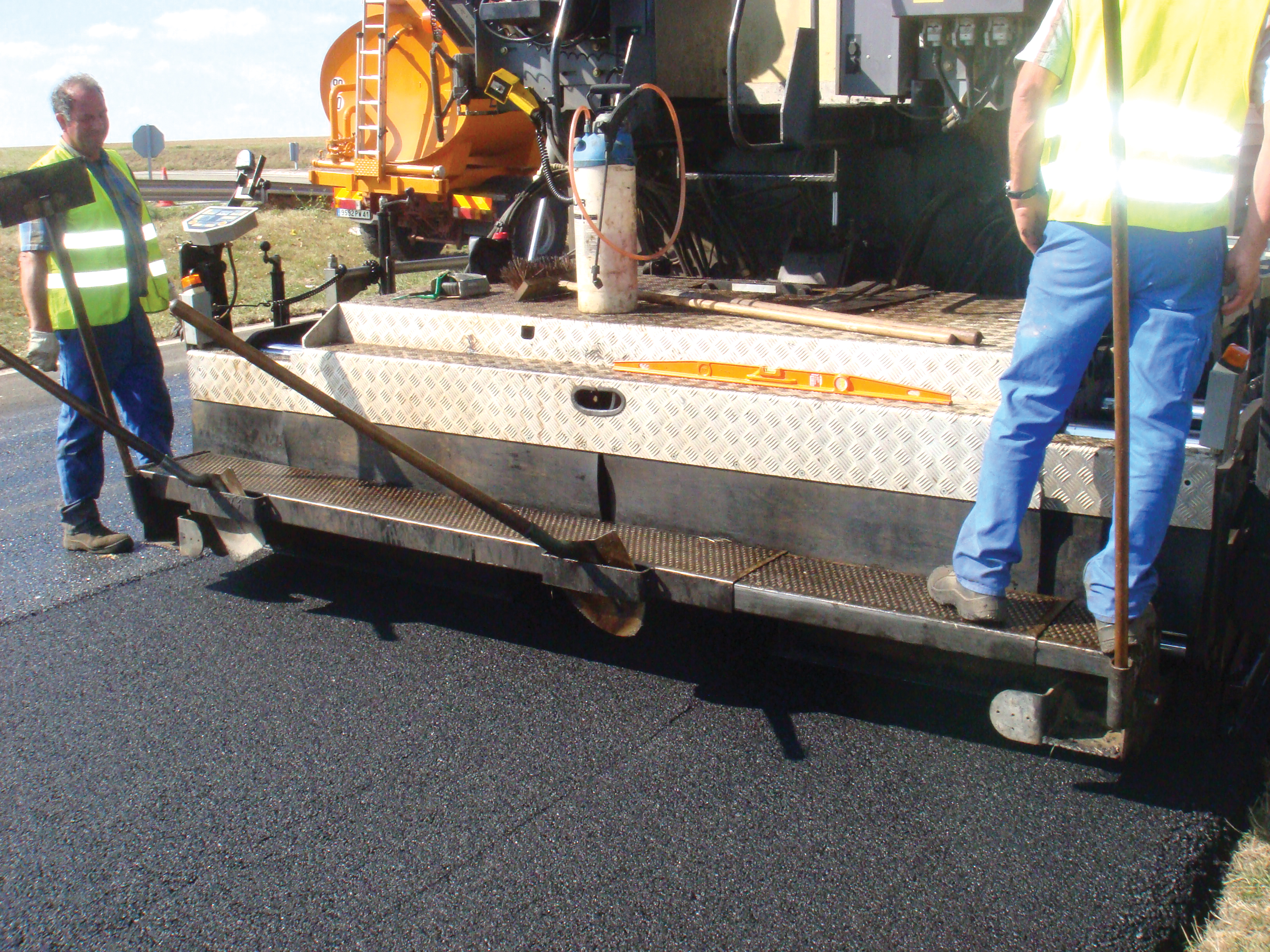 Total put its new ready-to-use binder Azalt EC02 through its paces on France's RD957 near Blois new ready-to-use binder Azalt EC02