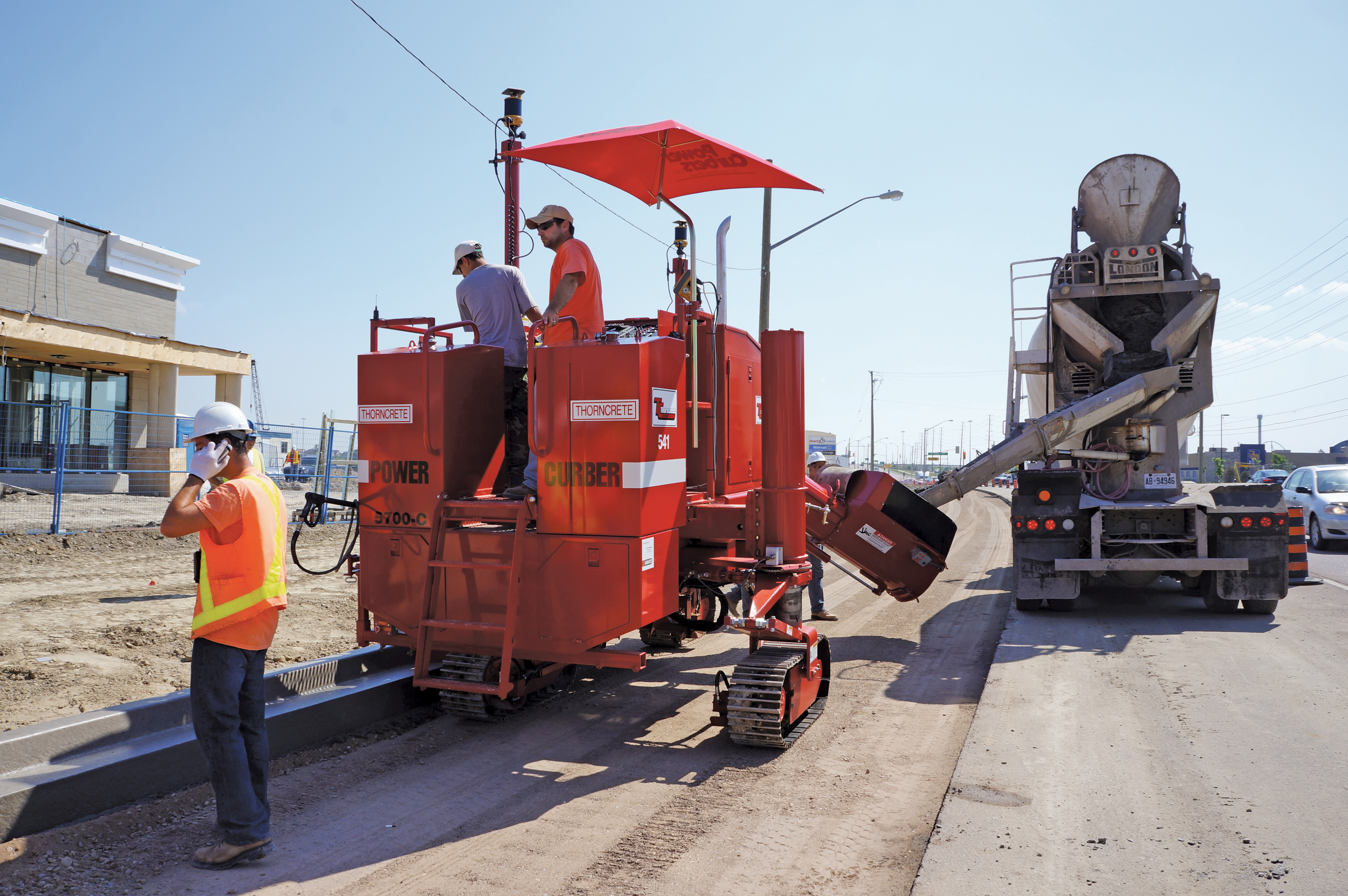 Power Curbers slipforms can use positioning technology from either Leica Geosystems or Topcon due to the Moba digital control
Power Curbers slipforms