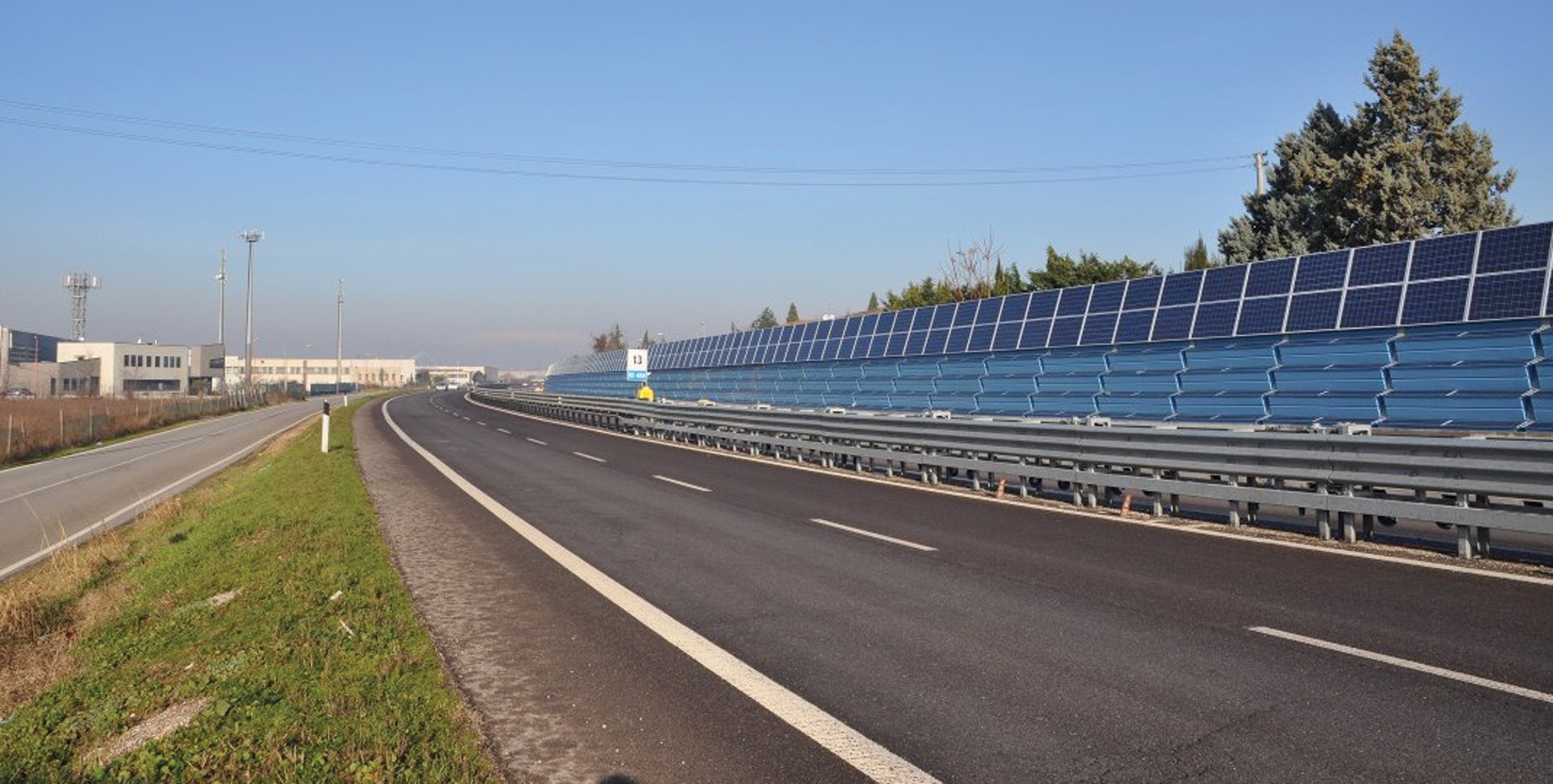 A zig-zag photovoltaic noise barrier has been installed in the Vallese di Oppeano in Italy as the first test stretch photovoltaic noise barrier Italy