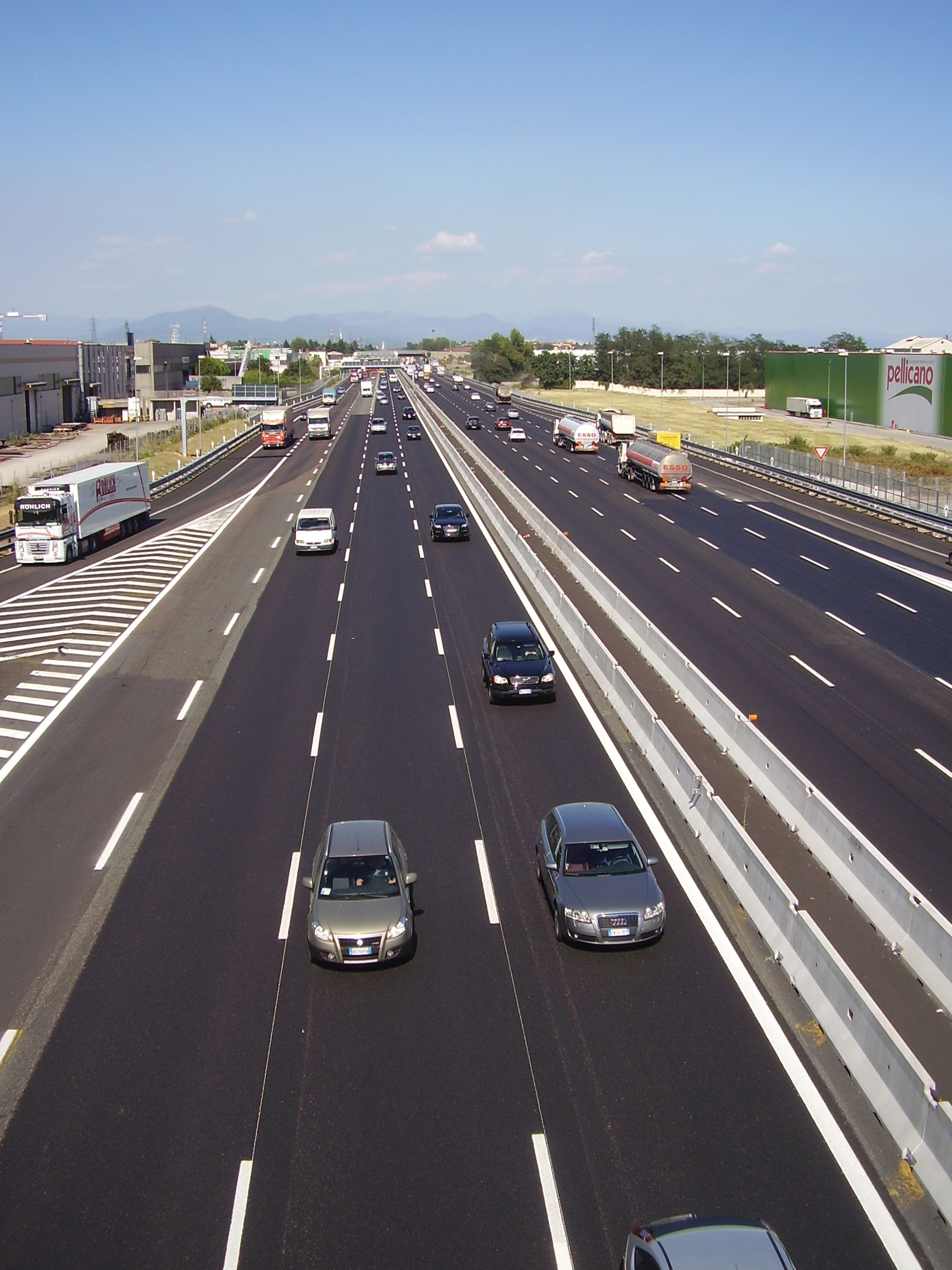 Italy’s A4 autostrade is a major link in the country and has been widened and modernised but larger trucks could pose future dangers for crossover crashes, with potential results similar to those fatal crashes that have happened in the past Italy’s A4 autostrade