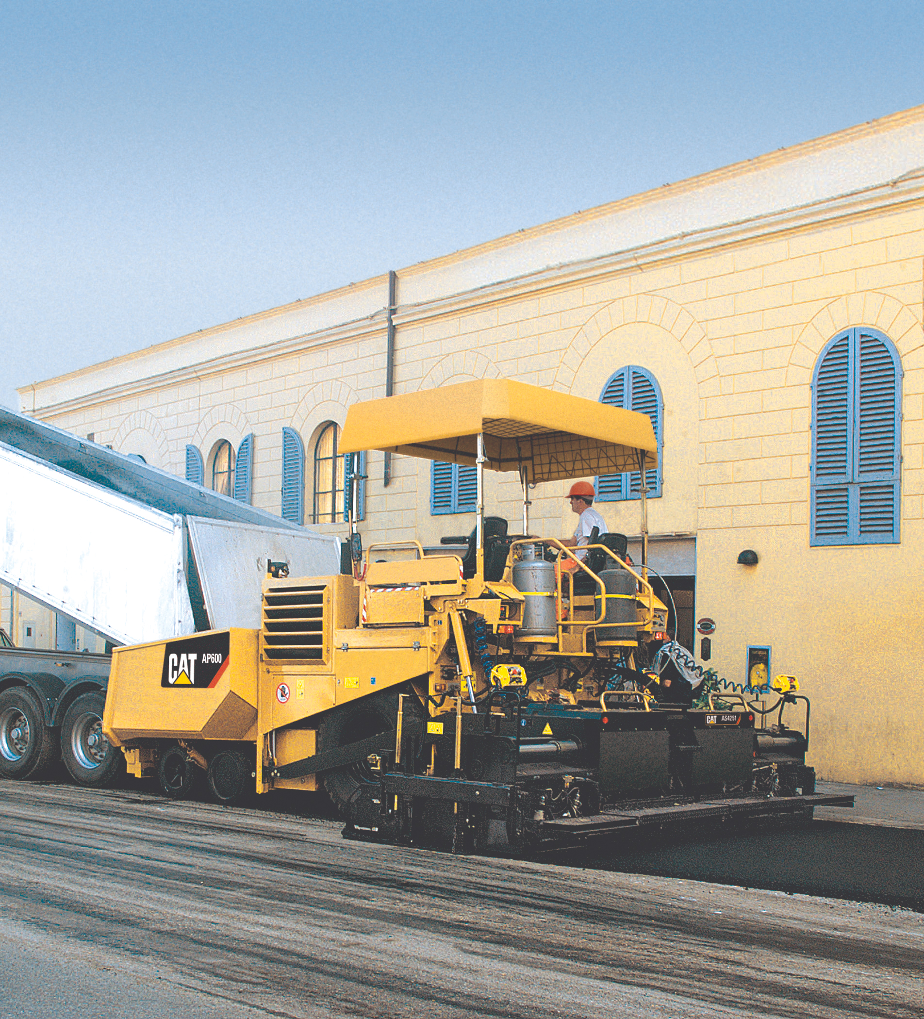 Caterpillar’s asfalt paver AP600 Caterpillar’s asfalt paver AP600