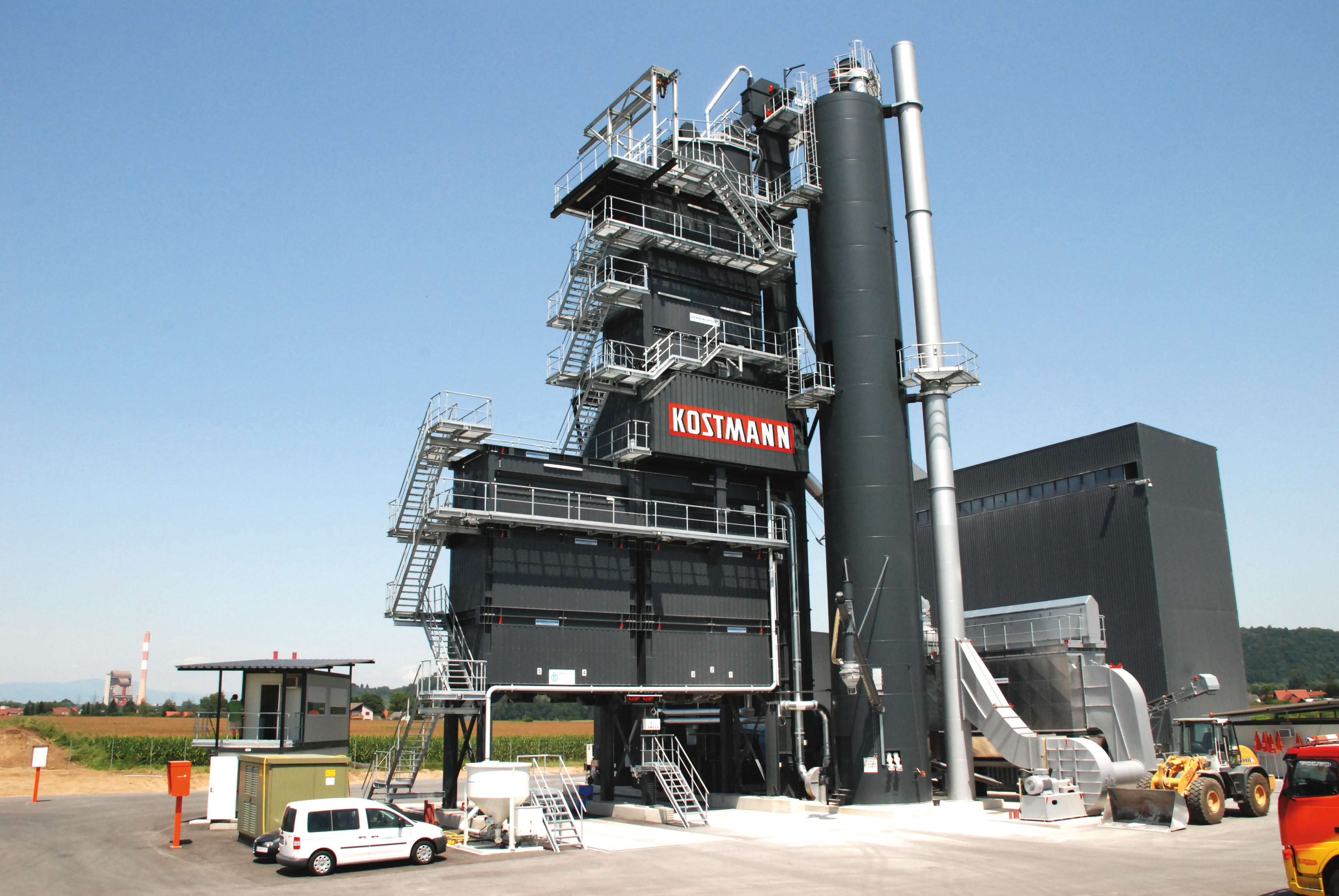 Kostmann’s new Benninghoven asphalt mixing plant, which includes a stone tower silo system, is said to be among the most modern in Europe Kostmann’s new Benninghoven asphalt mixing plant