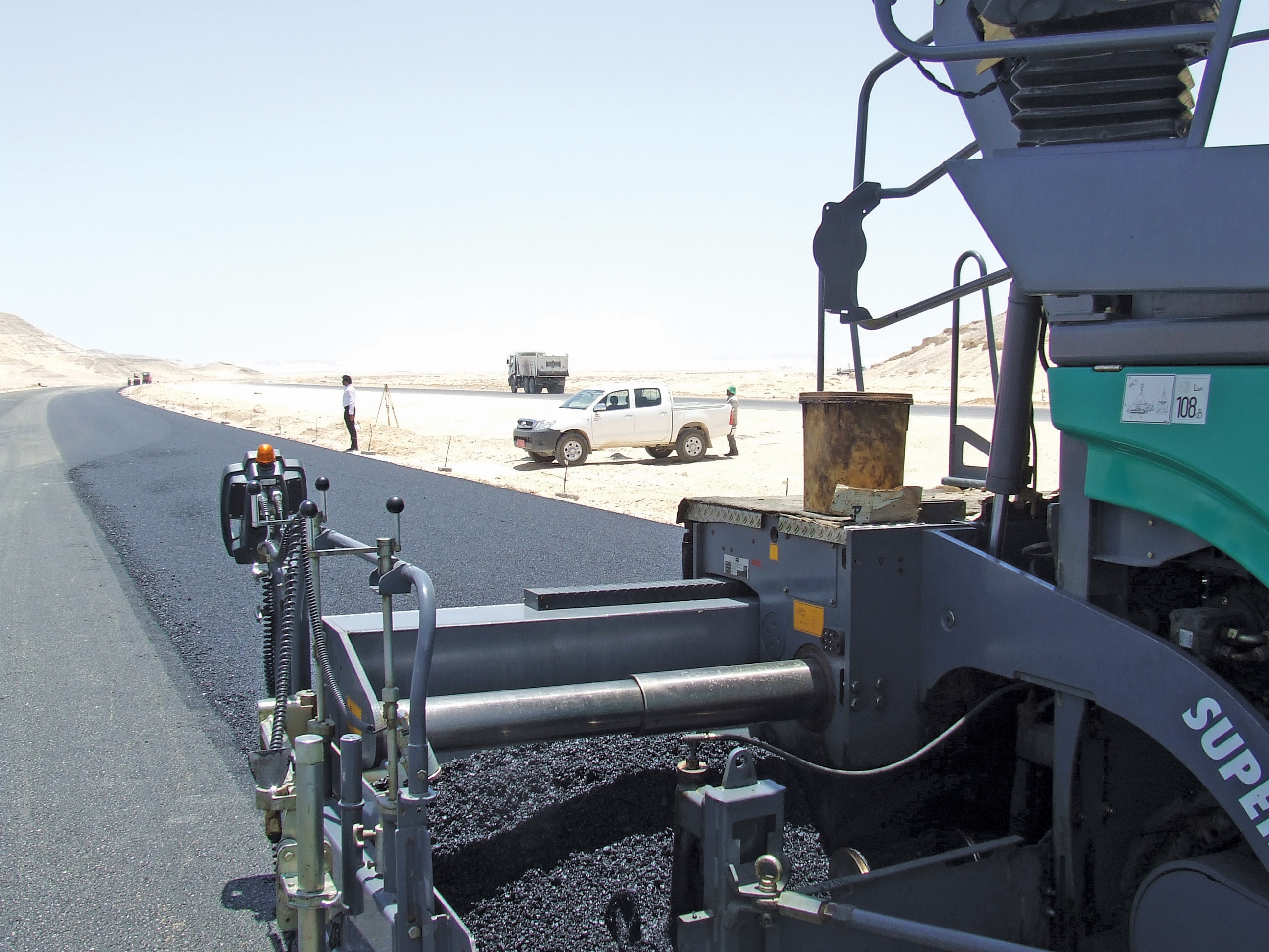 In desert conditions daytime ambient temperatures can easily reach 50°C while conditions are much colder at night, providing tough duty cycles for asphalt surfaces
VTI desert conditions daytime asphalt surfaces