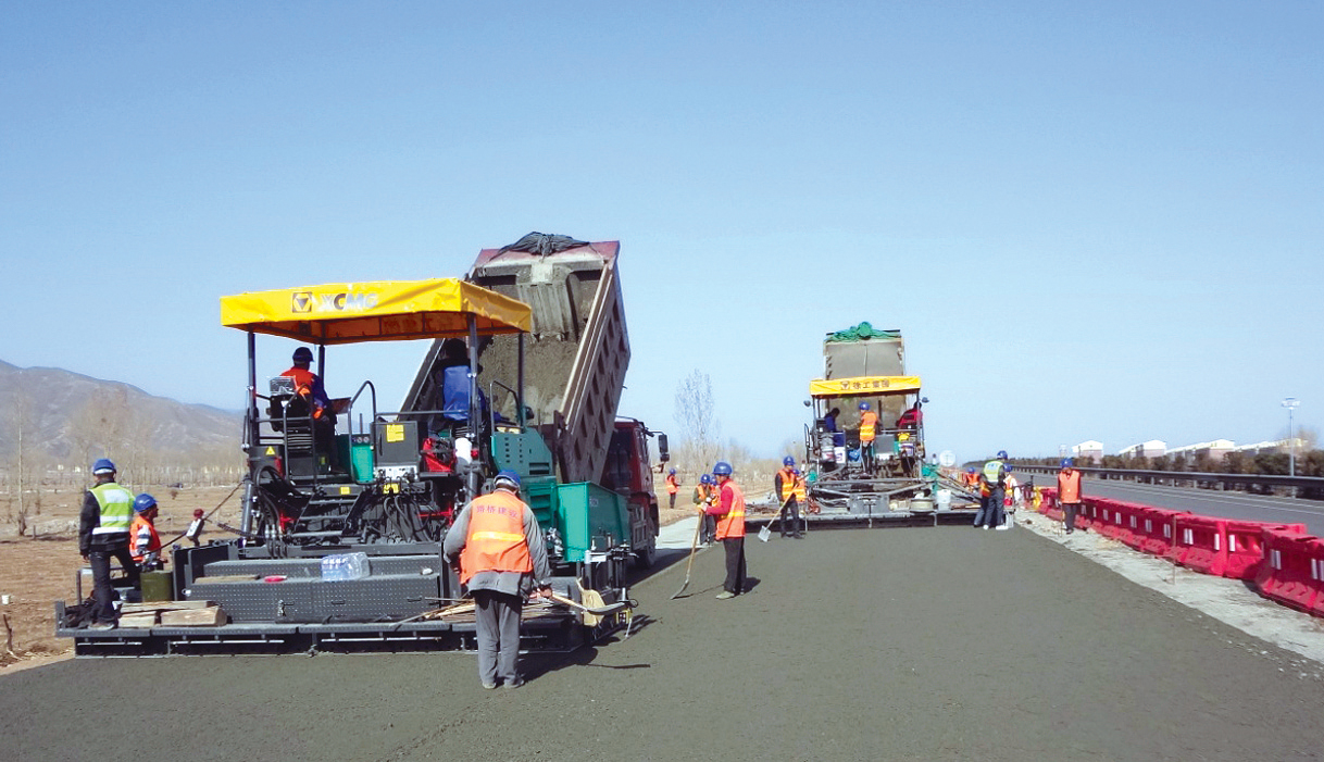 XCMG construction machines are said to be playing a leading role in the reconstruction and expansion of the Hohhot-Baotou section of the Beijing-Tibet Expressway XCMG Beijing Tibet Expressway