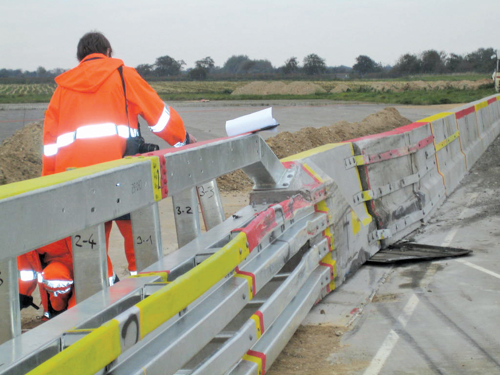 The novel FLEXTRA SR-C product from PASS+CO is designed for use as a transition system between steel and concrete barriers FLEXTRA SR-C product from PASS+CO