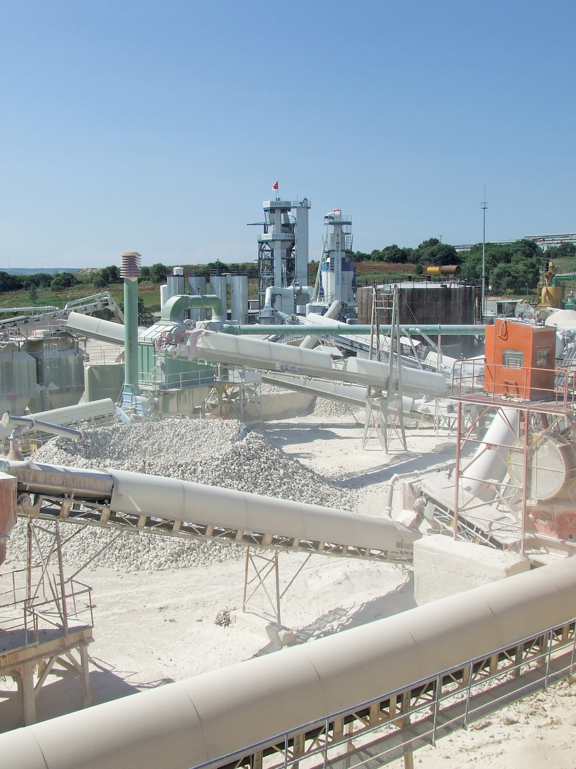 Turkish Challenger: tests on the E-Mak Challenger aggregate drying system will see if it can be used for high quality concrete production E-Mak Challenger aggregate drying system