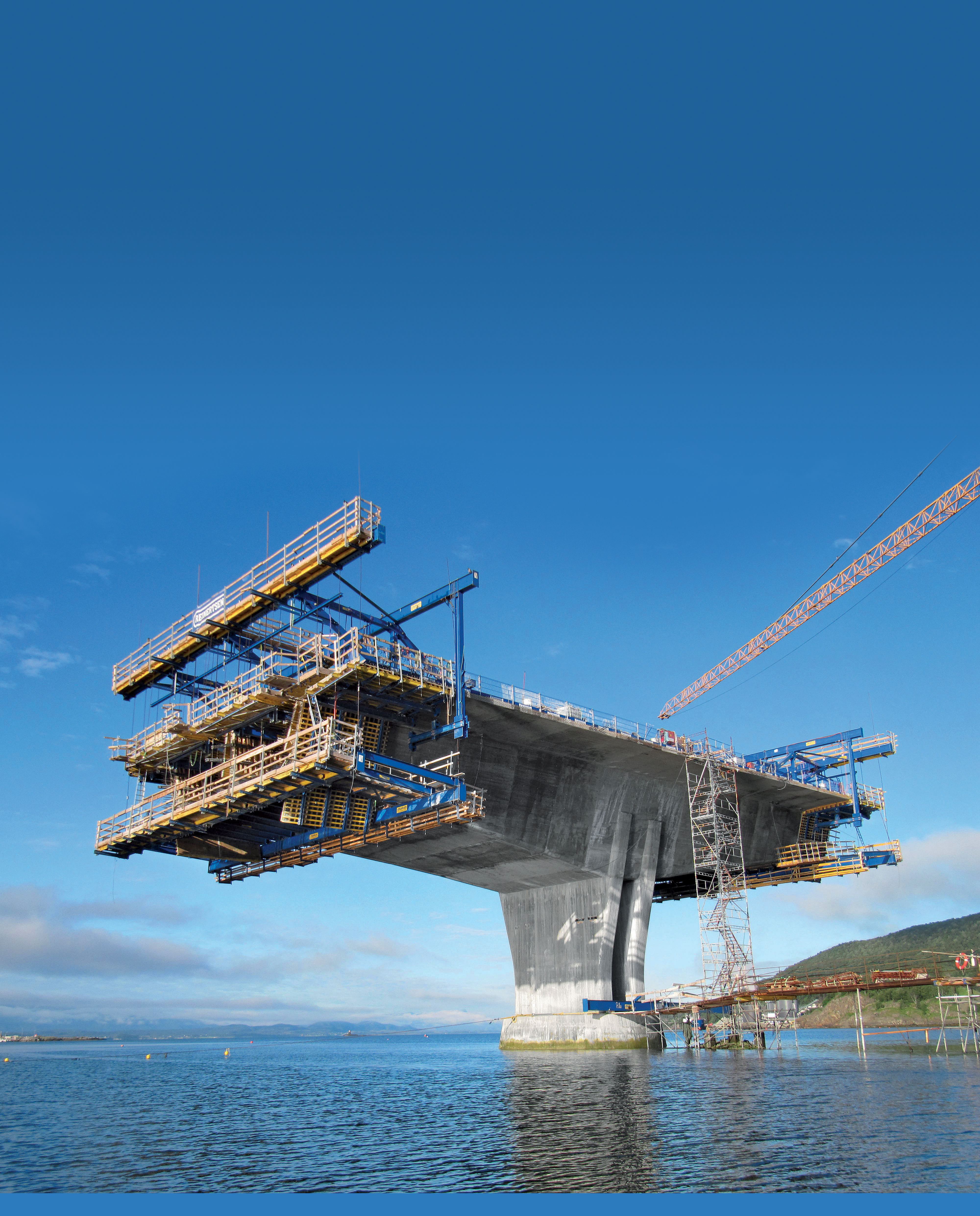 The modular design concept of Doka's cantilever forming travellers makes for highly efficient, cost-saving adaptability to the different cross-sections of a superstructure deck Doka's cantilever forming travellers
