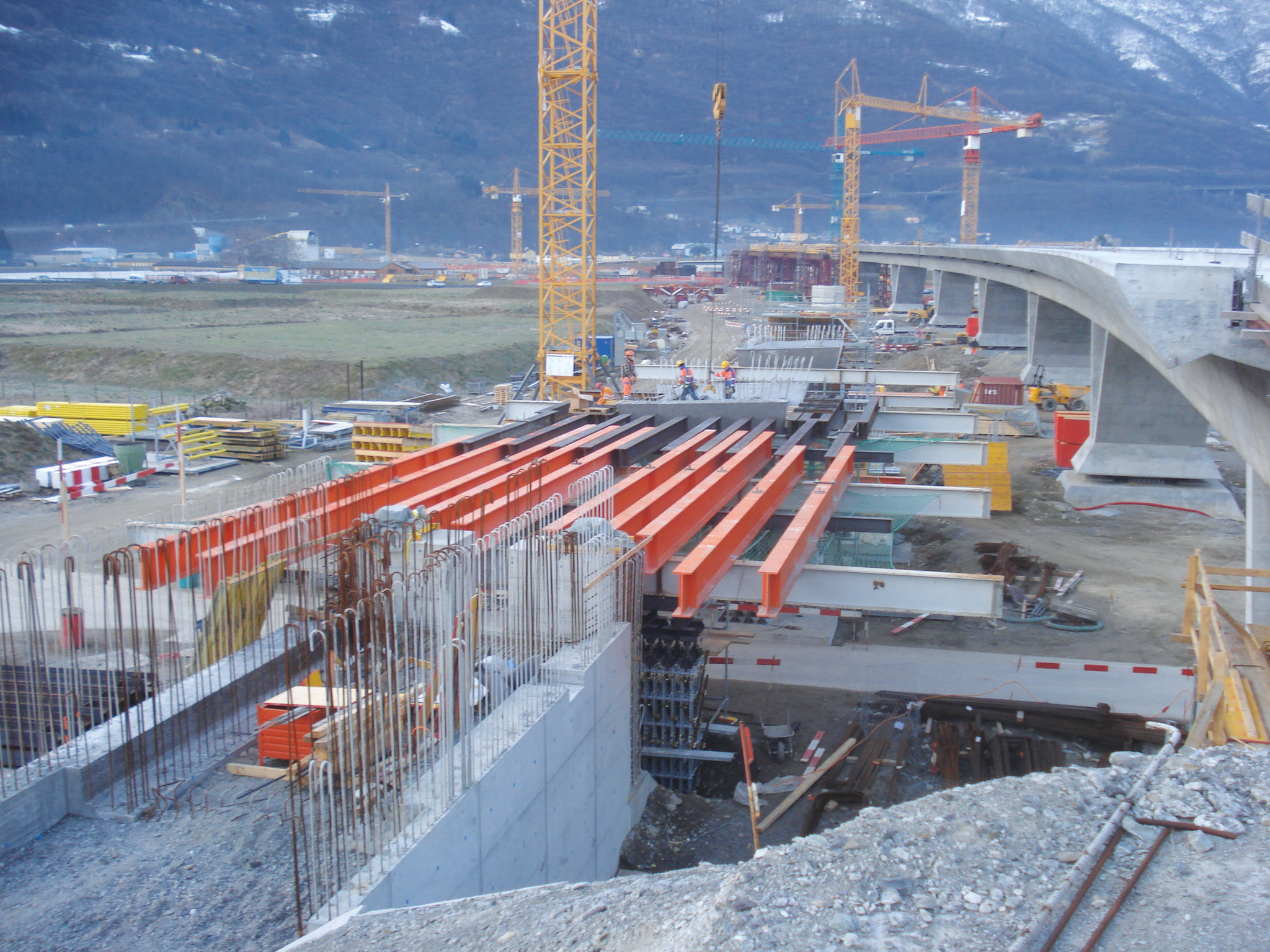 A set of 18MP high-capacity towers from Pilosio are said to be saving vital time in the construction of a viaduct on the new trans-Alpine railway Pilosio MP tower