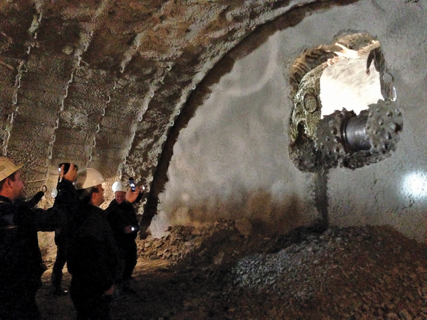 The end of limestone cutting in the 790m-long Tunnel 5 The end of limestone cutting