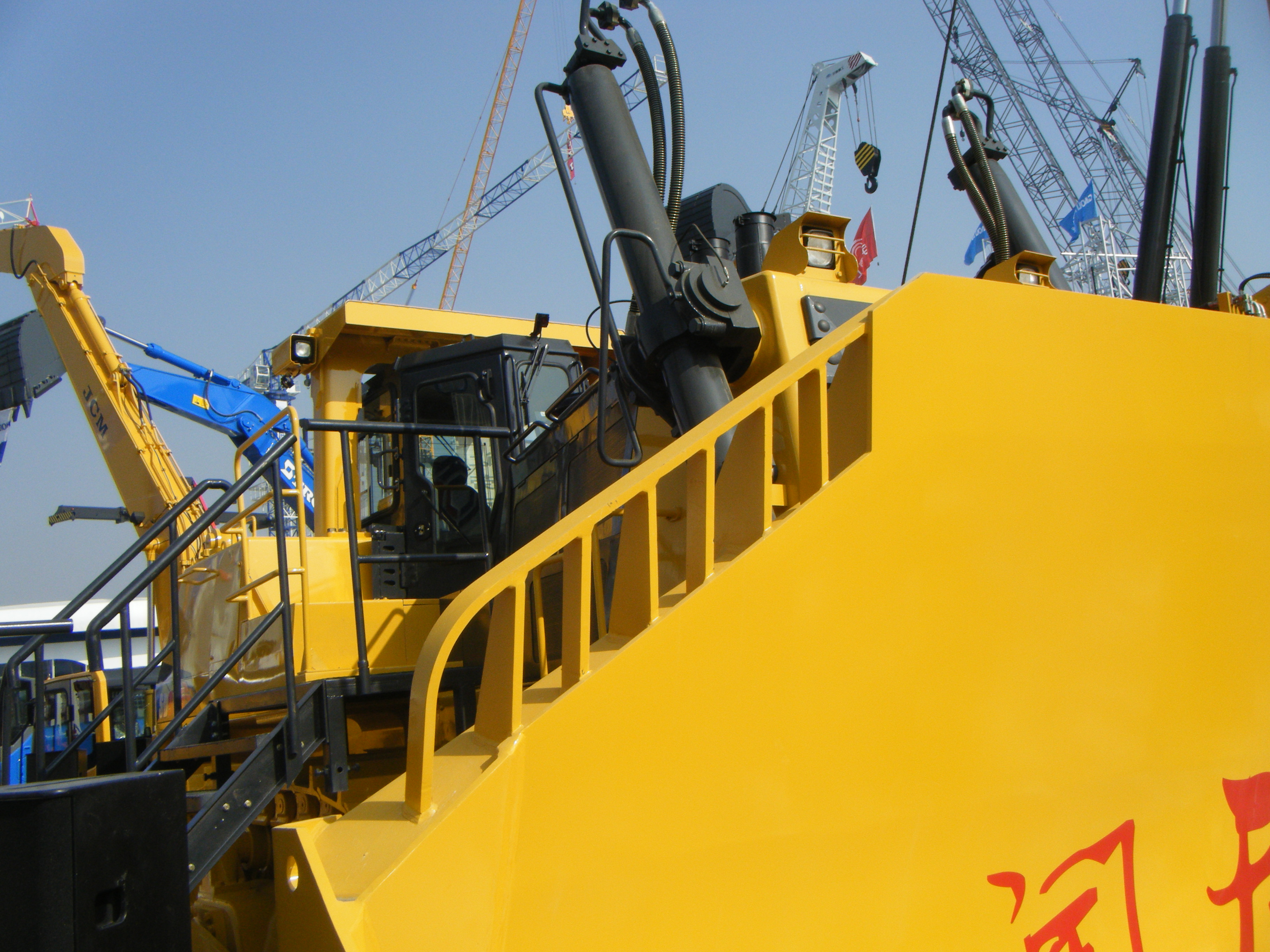 Shantui’s massive SD90 is still in development but the firm is now launching its SD42-5 Shantui SD42-5 bulldozer