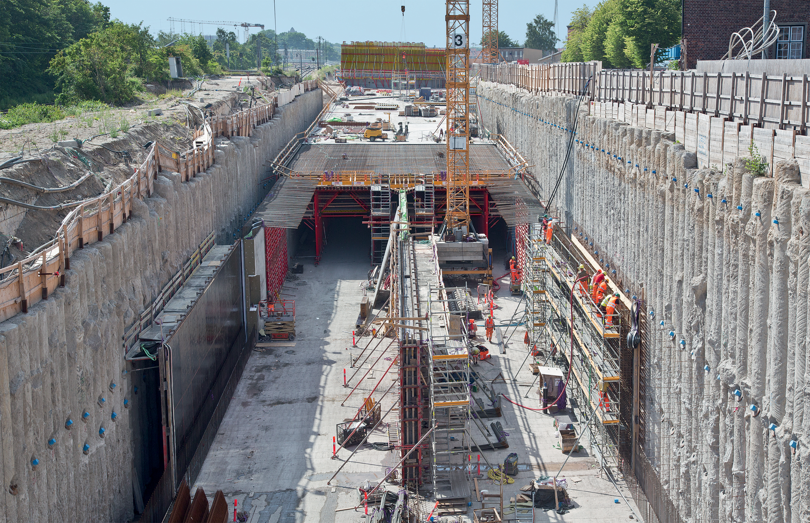 Wall and slab carriage formwork from Peri is being used in the construction of the Nordhavnsvej – Vej- og Tunnelentreprise (Nordhavnsvej) road tunnel - Copenhagen’s largest infrastructure project in the last 50 years Peri road tunnel - Copenhagen