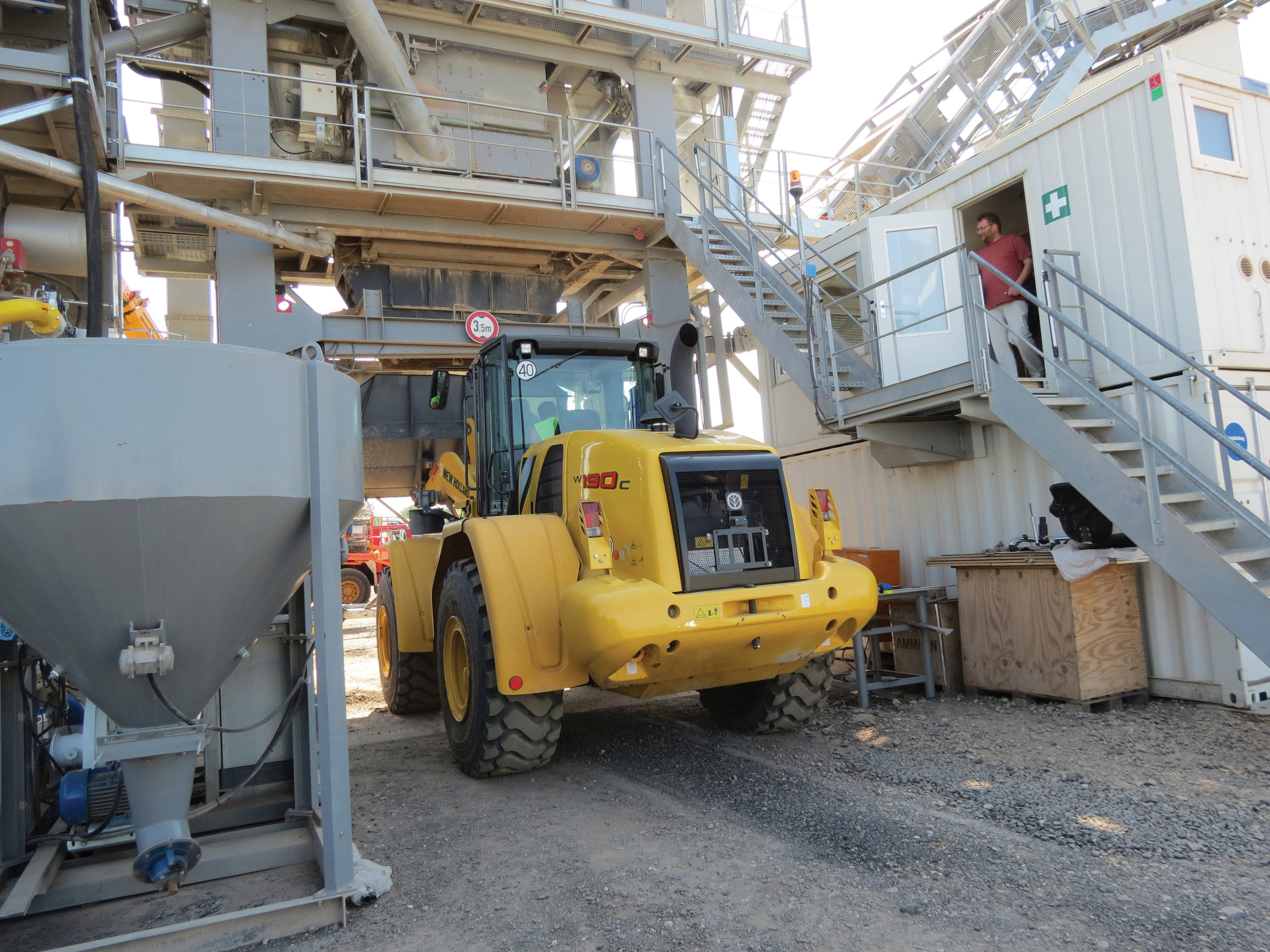 A large fleet of New Holland machines is carrying out key construction work on a series of road contracts in the country New Holland W190C_Moldavia_1155