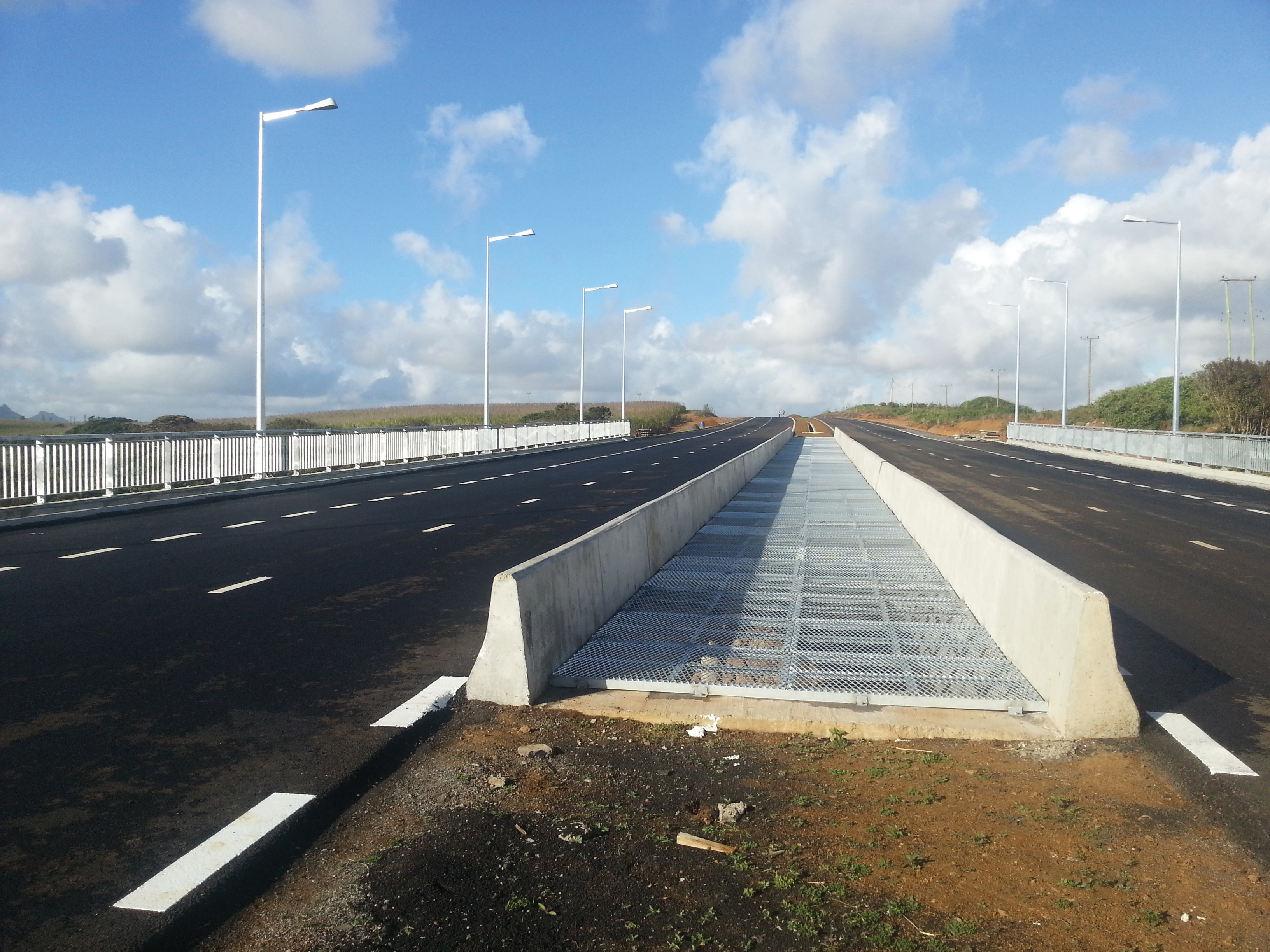 he new Mauritius motorway bridges have been constructed to high standards and meet international requirements on vehicle safety
Mauritius motorway bridge