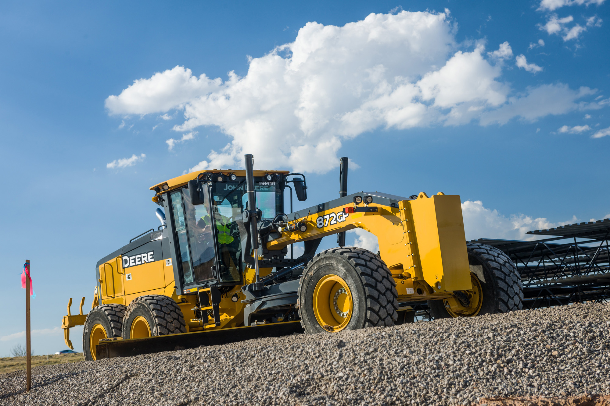 John Deere fits low emission engines in graders John Deere 872GP grader
