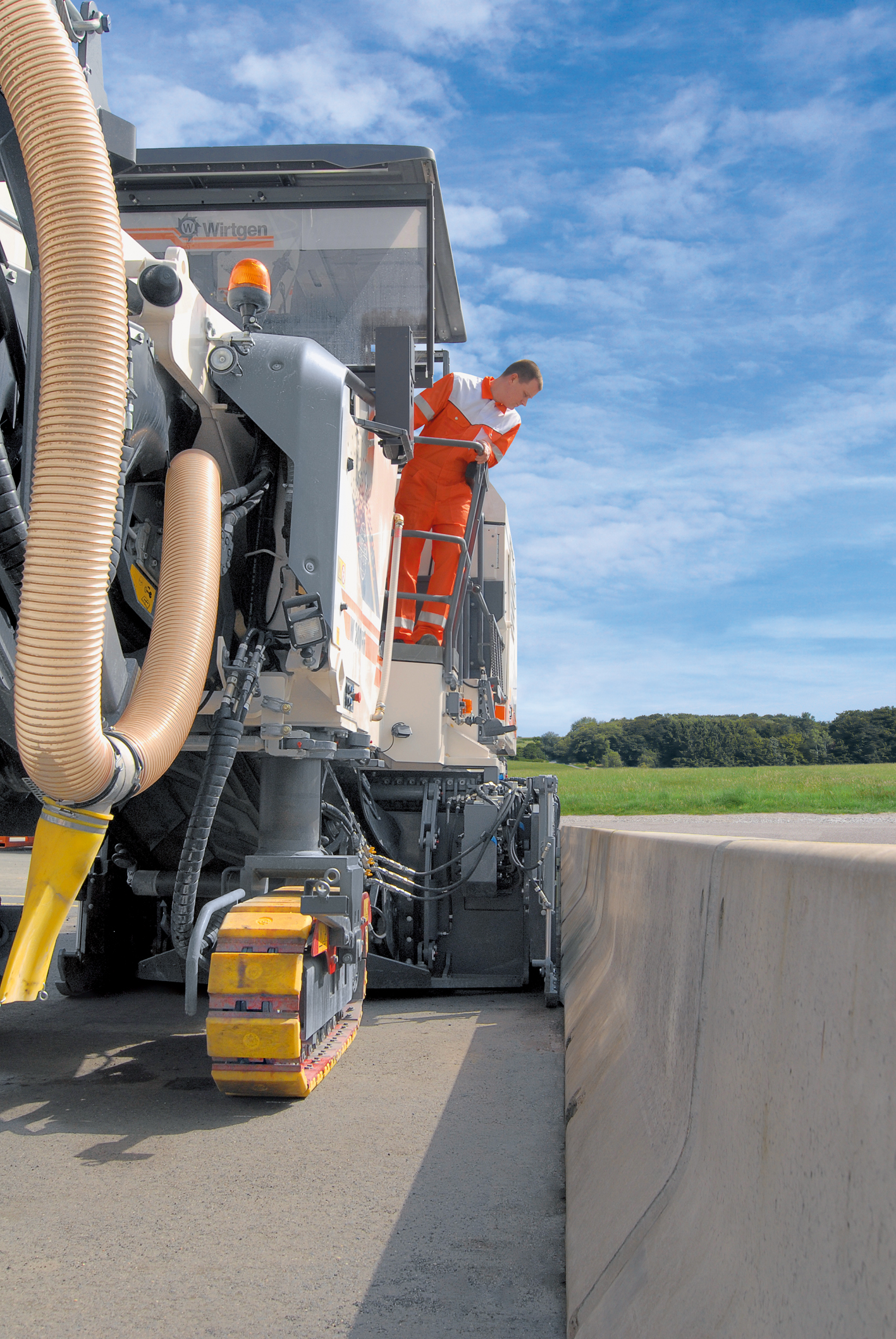 Wirtgen has developed an innovative and versatile milling concept Wirtgen W 200 Hi machine