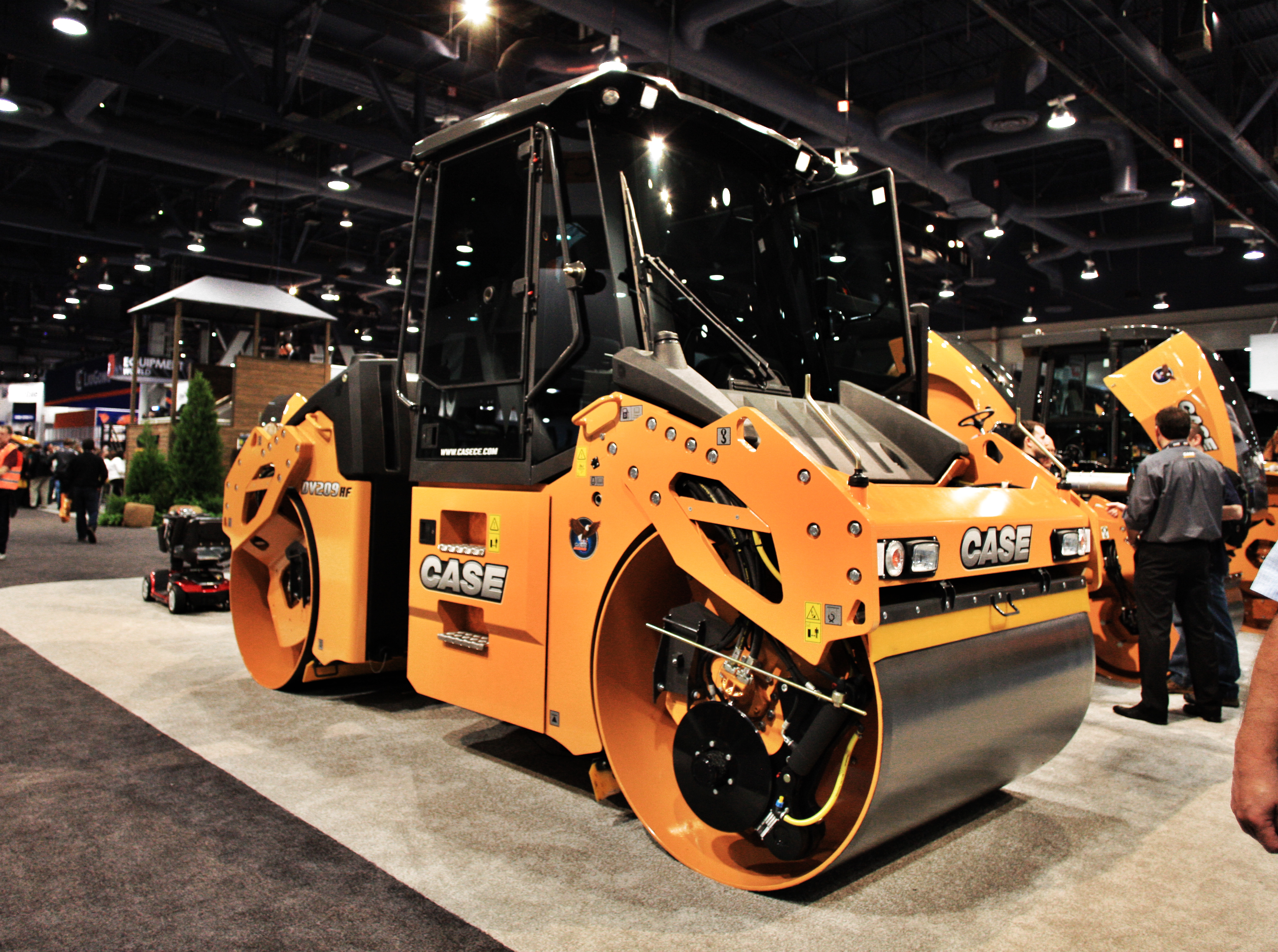 Case CE’s new Tier 4 Interim Final asphalt compactors CASE DV20908
