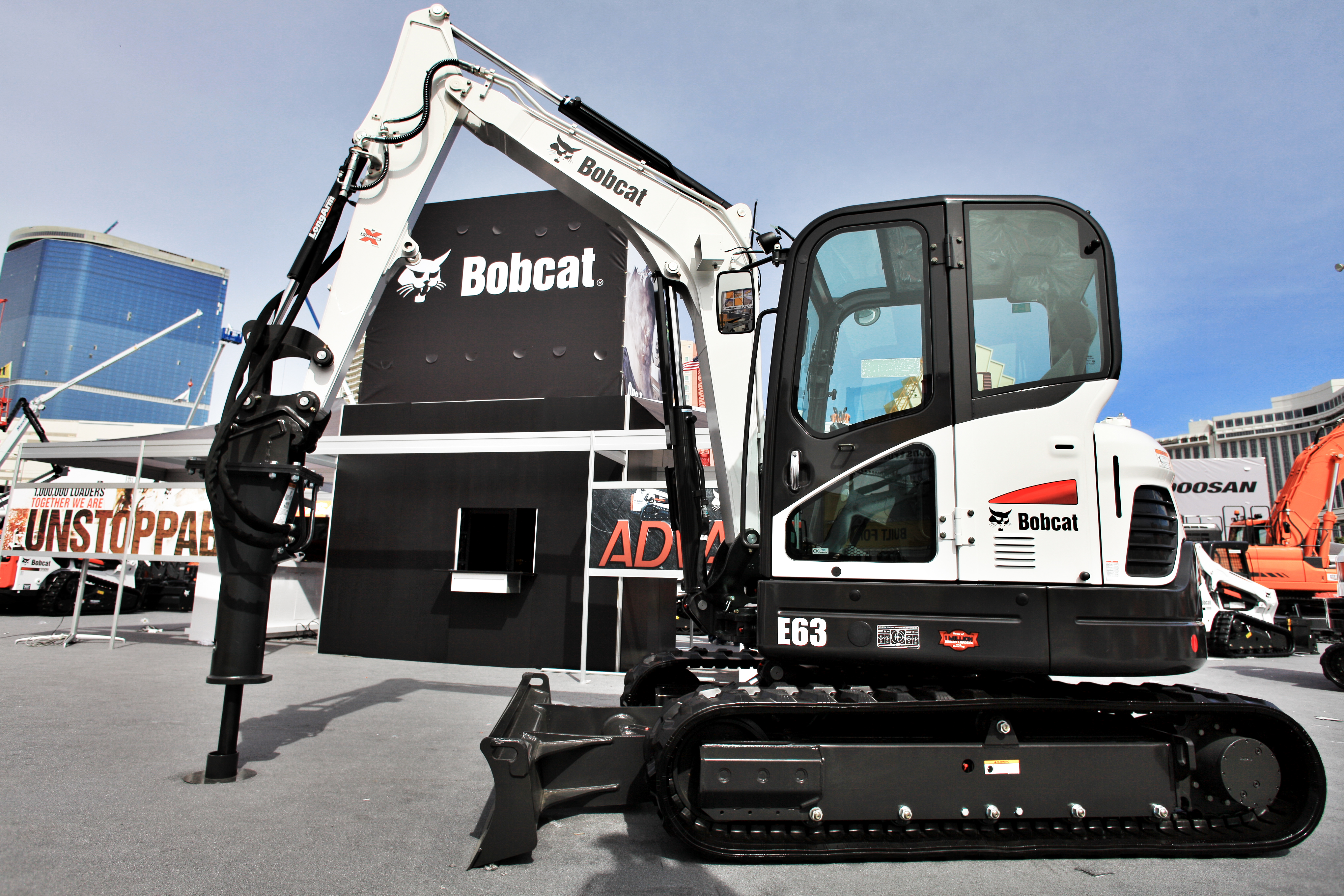 E63 Compact Tail Swing excavator Bobcat E63 Compact Tail Swing excavator