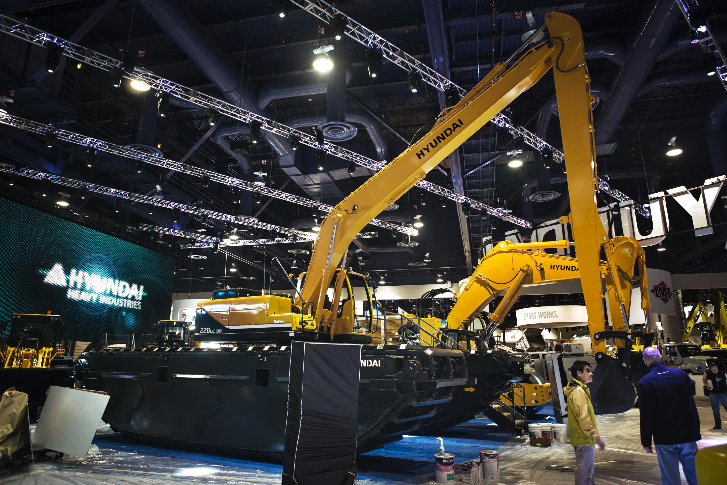Hyundai R229LC-9A excavator Hyundai R229LC-9A excavator