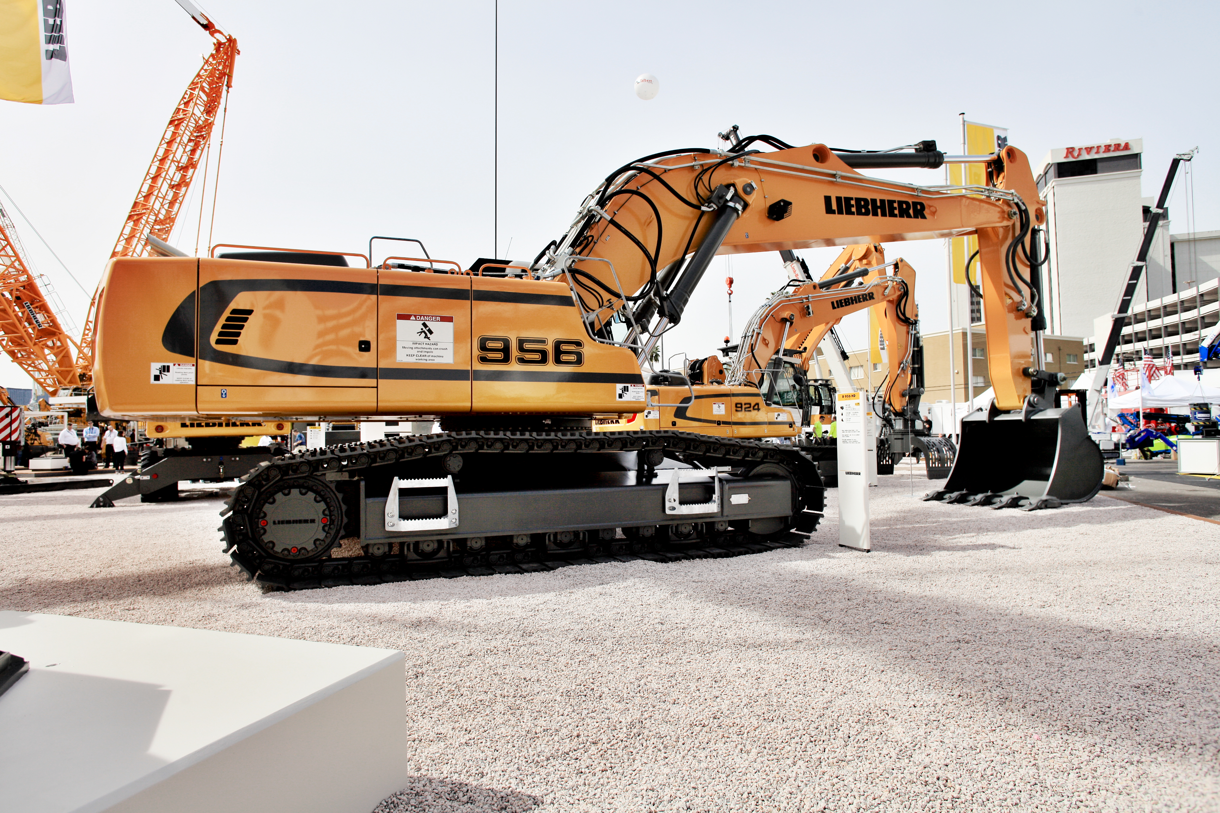 Liebherr’s new R 956 crawler excavator Liebherr’s new R 956 crawler excavator