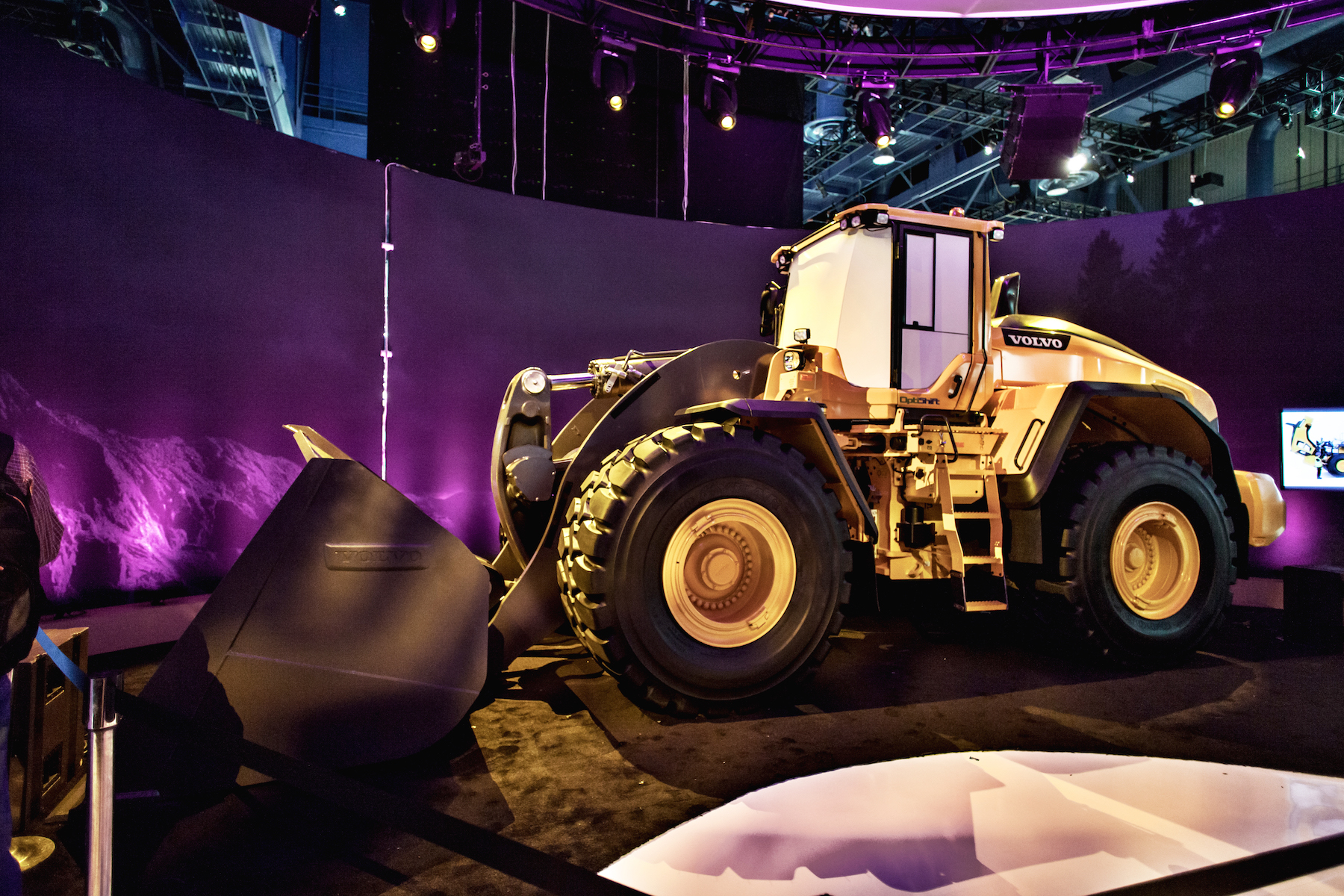 Volvo CE unveiled its new L250H wheeled loader at Conexpo 2014 Volvo L250H Wheeled Loader