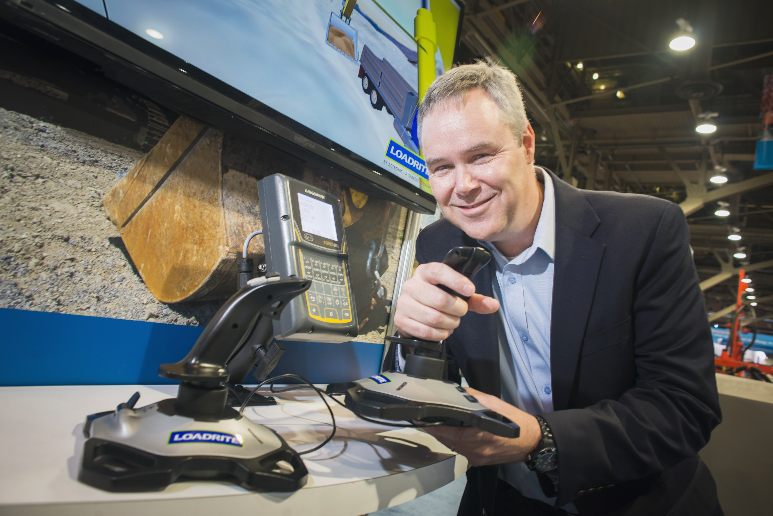 Trimble integrate weighing system with John Deere John Deere and Trimble LOADRITE