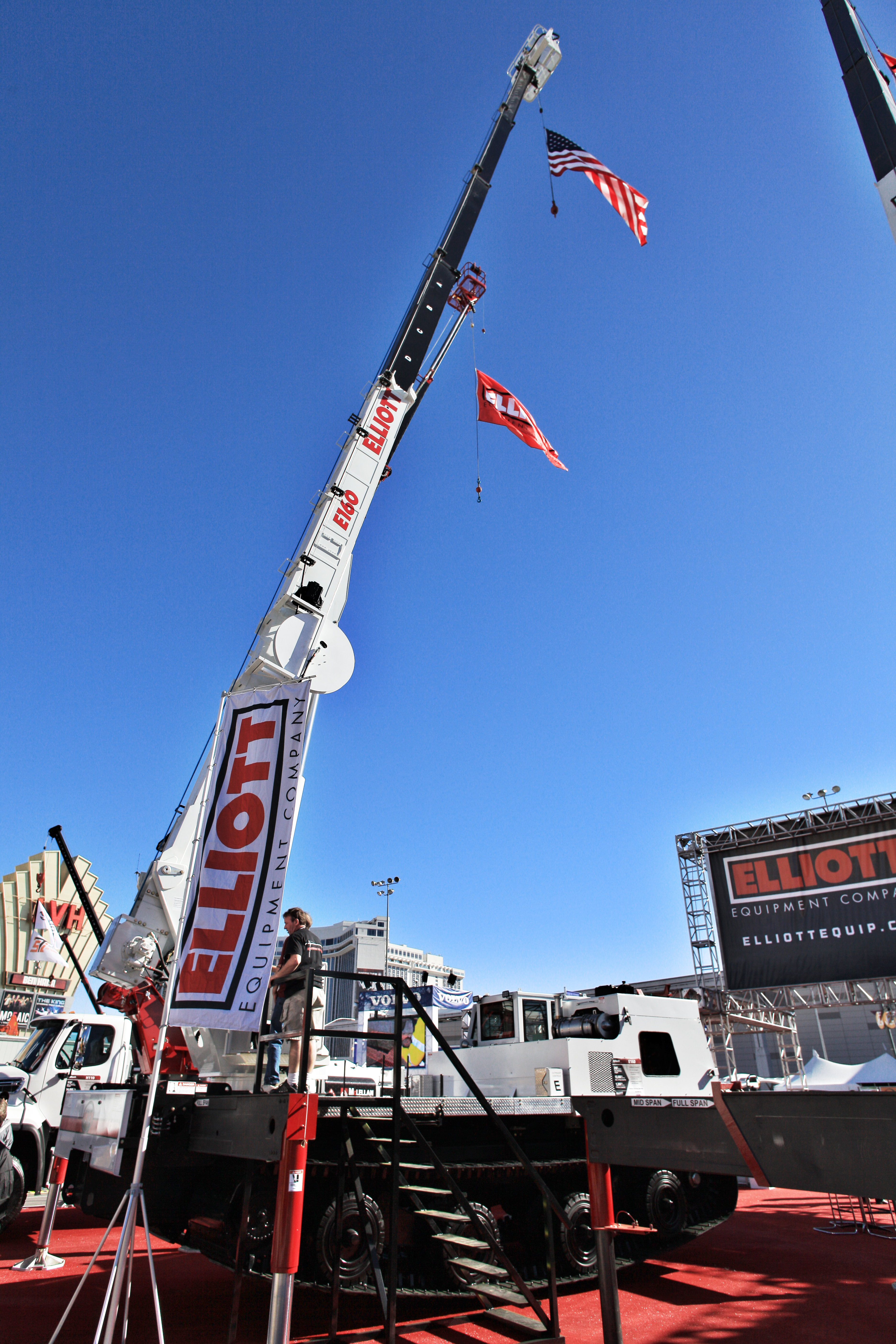 E160 Material Handling work platform Elliott aerial platform