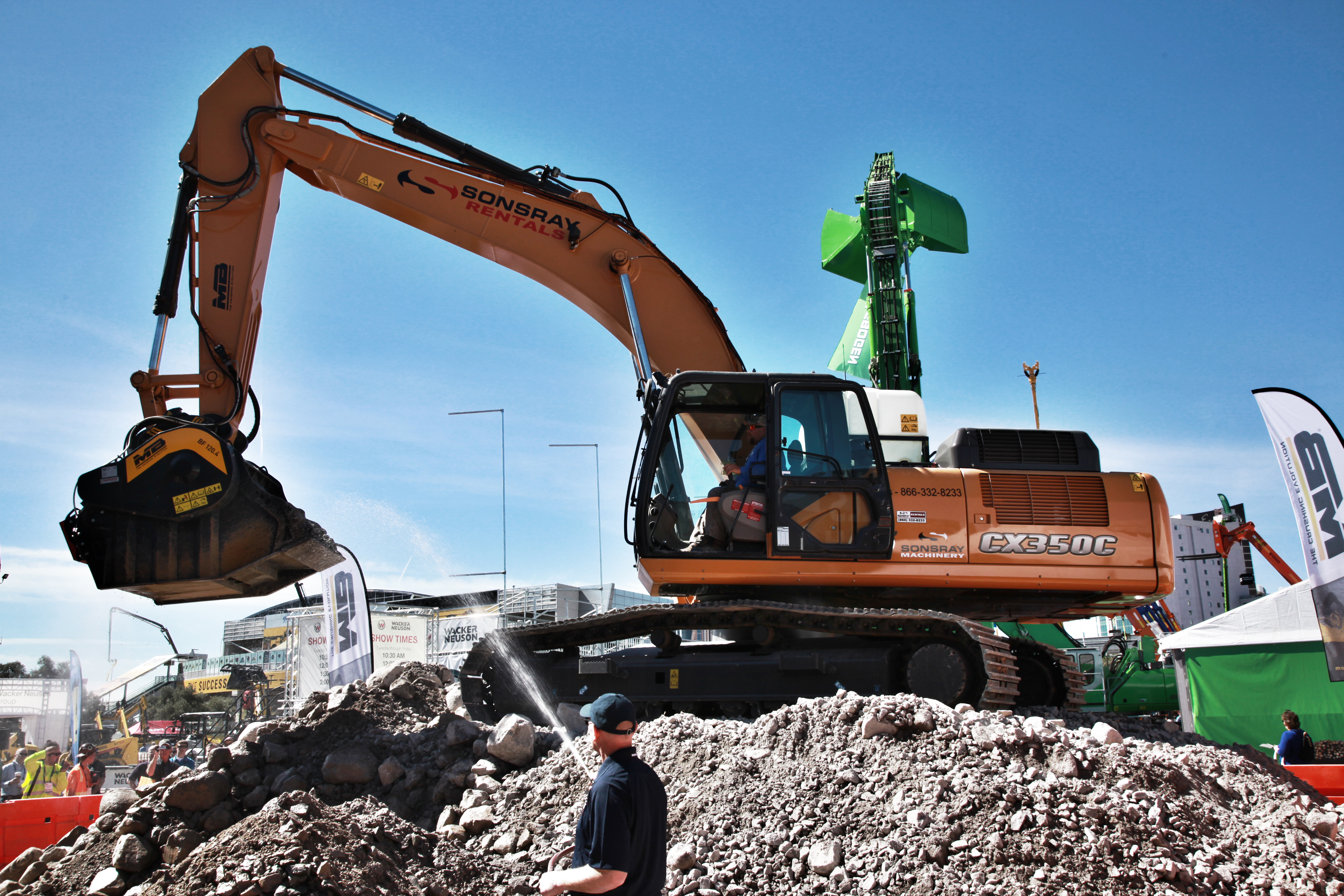 MB was demonstrating its successful crusher bucket MB Crusher