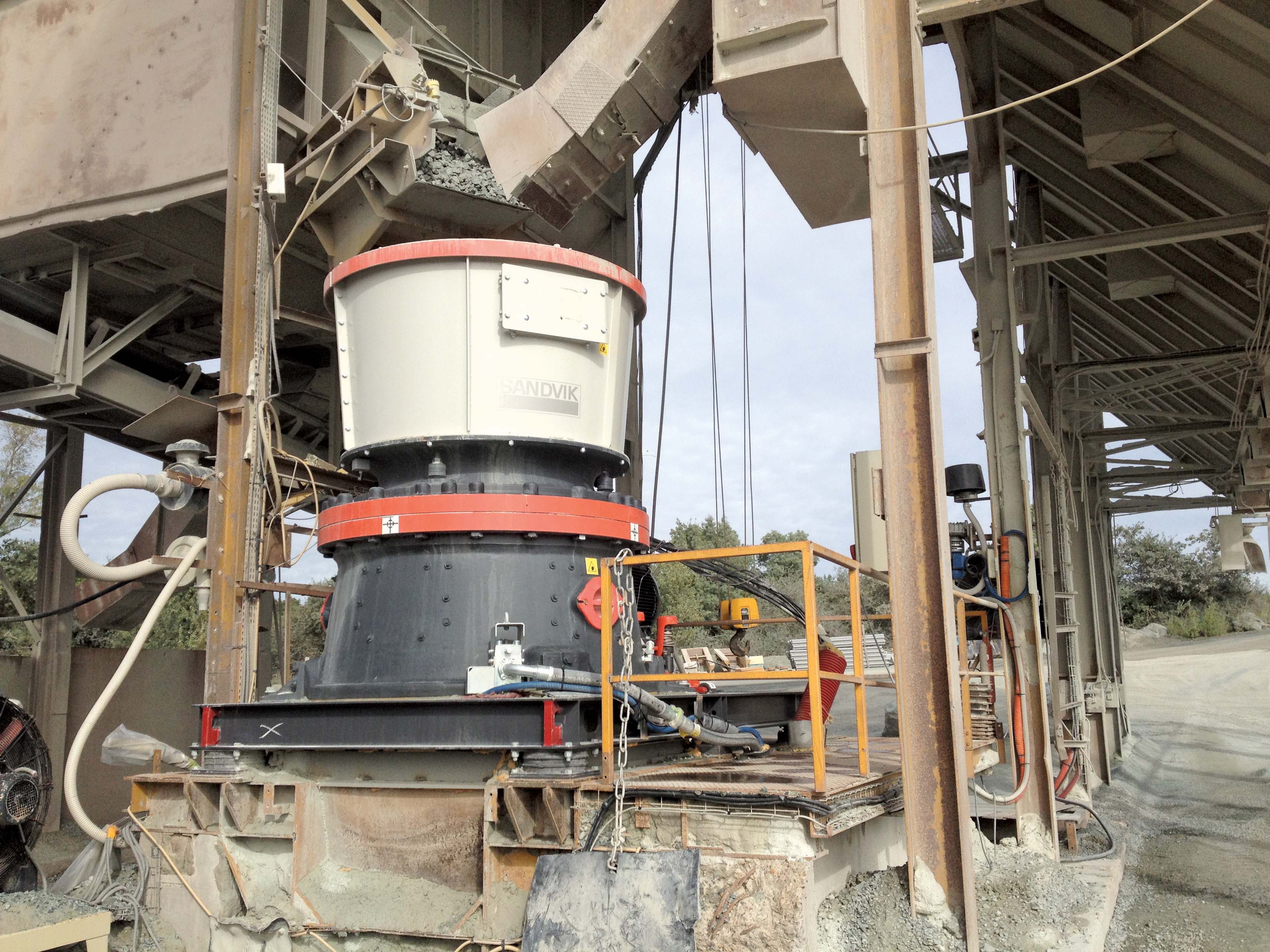 Sandvik Construction’s CH550 cone crusher is said to be enabling the NIVET TPPL quarry in Beaulieu sur Layon, western France to produce 0-10mm aggregate for use in road construction and civil engineering projects Sandvik Construction’s CH550 cone crusher