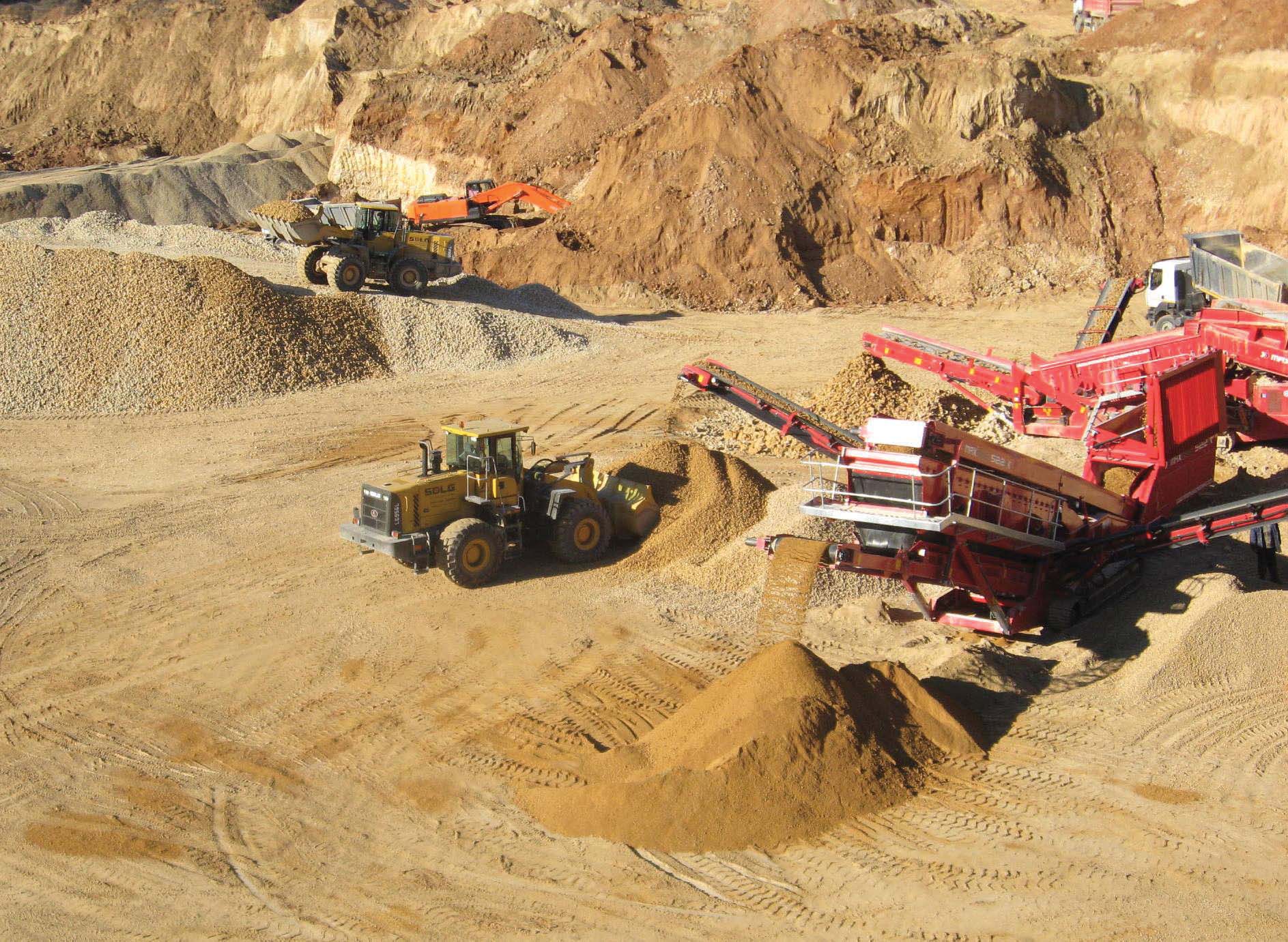 SDLG wheeled loaders are able to keep working in Russia’s sub-zero winter temperatures SDLG wheeled loaders work through winter temps