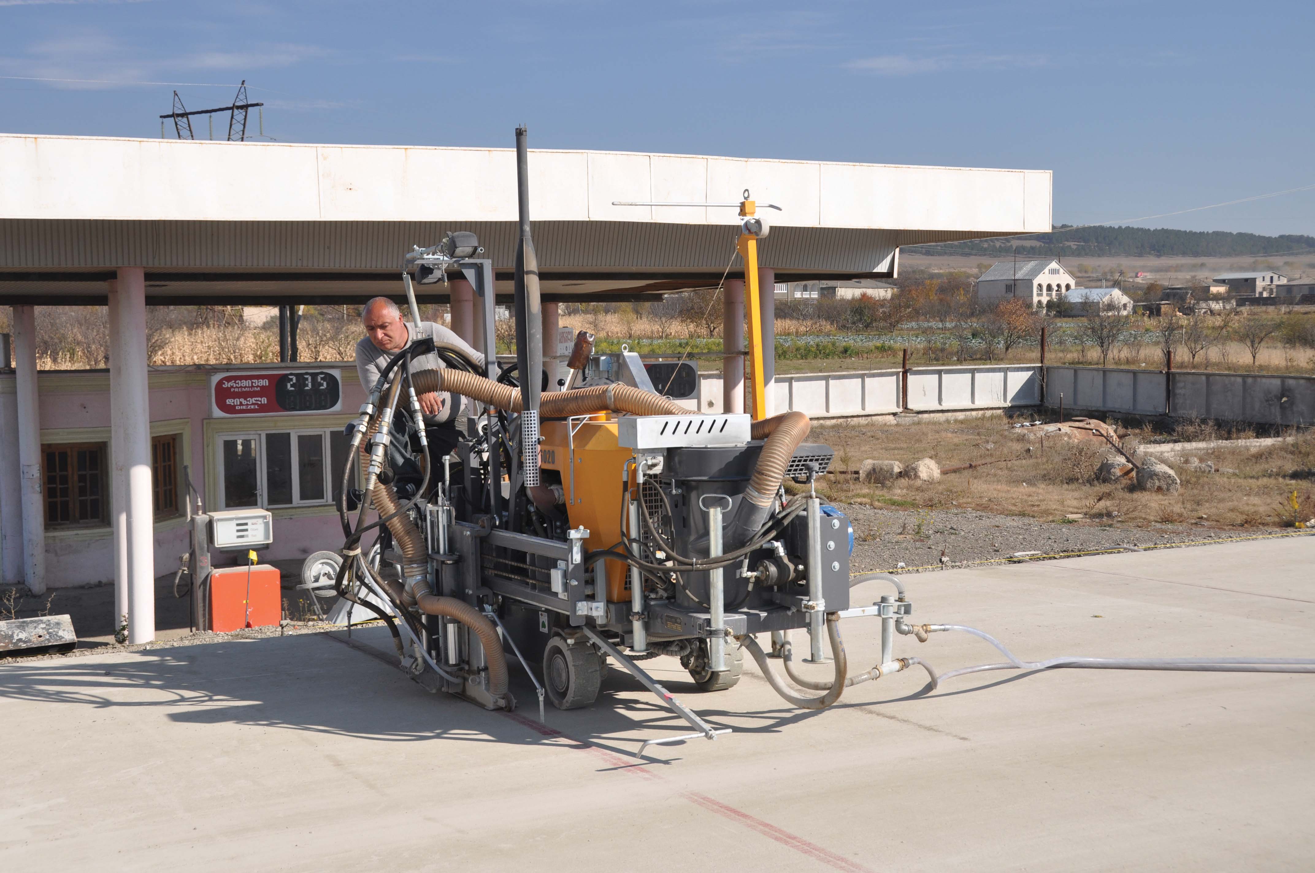 Sawcutting of the surface is carried out above the embedded dowels Sawcutting of the surface