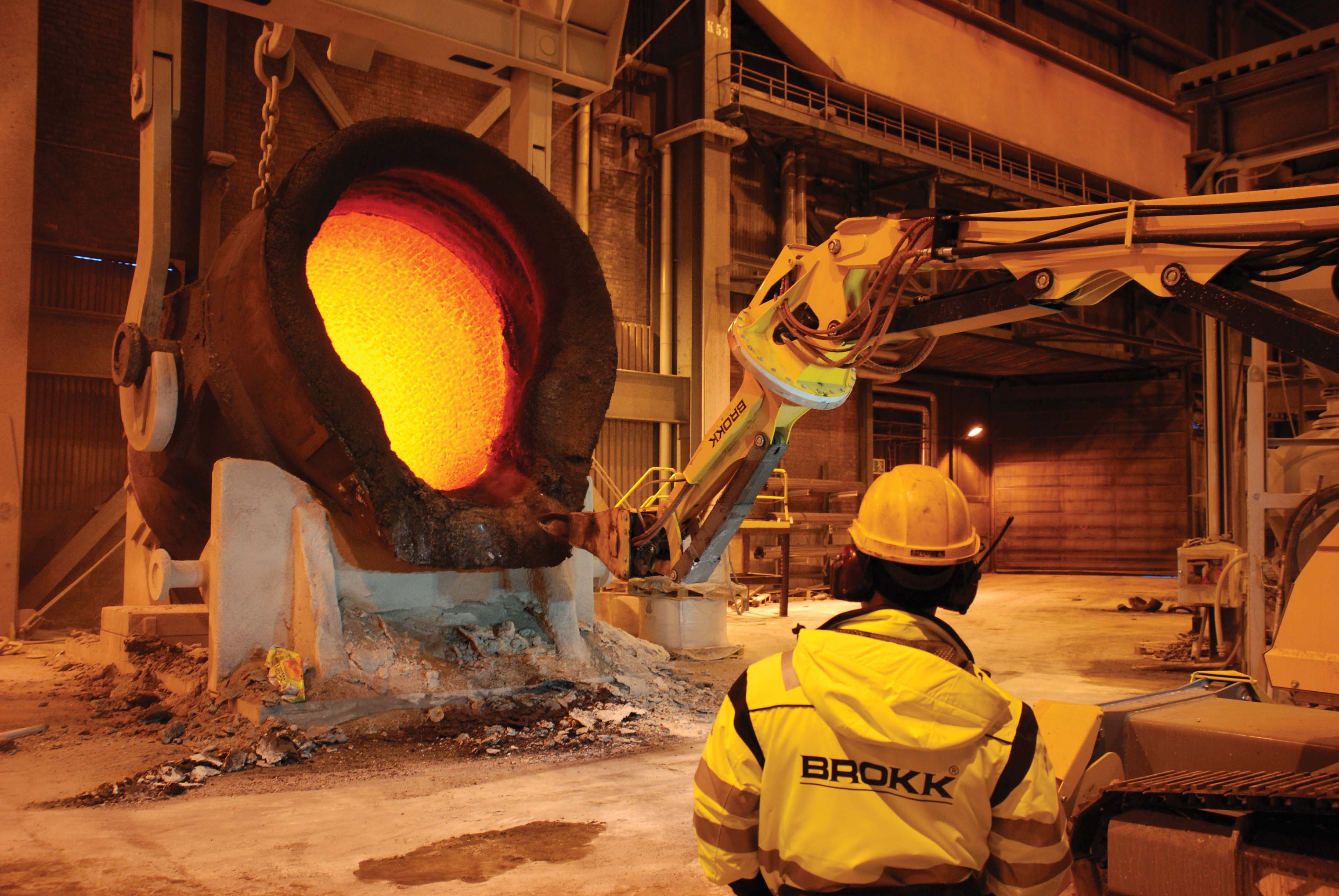 The Brokk 800P’s three-arm system rotates 360° to reach challenging angles with precision, and offers an impressive reach of 9.6m Brokk 800P’s three-arm system