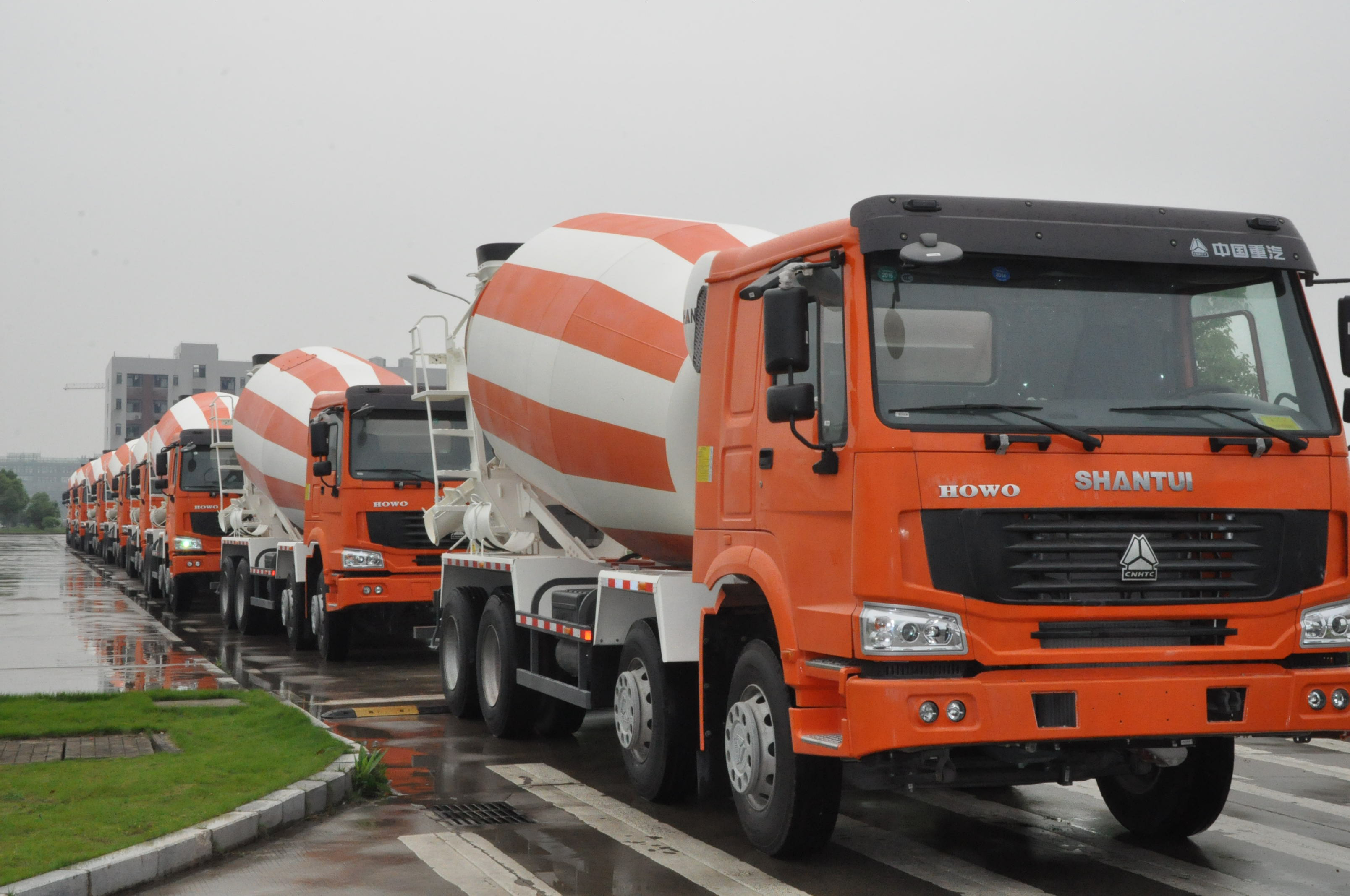 Shantui has clinched a US$3.2 million deal to supply 50 of its concrete mixing trucks to a UAE customer Shantui concrete mixing trucks