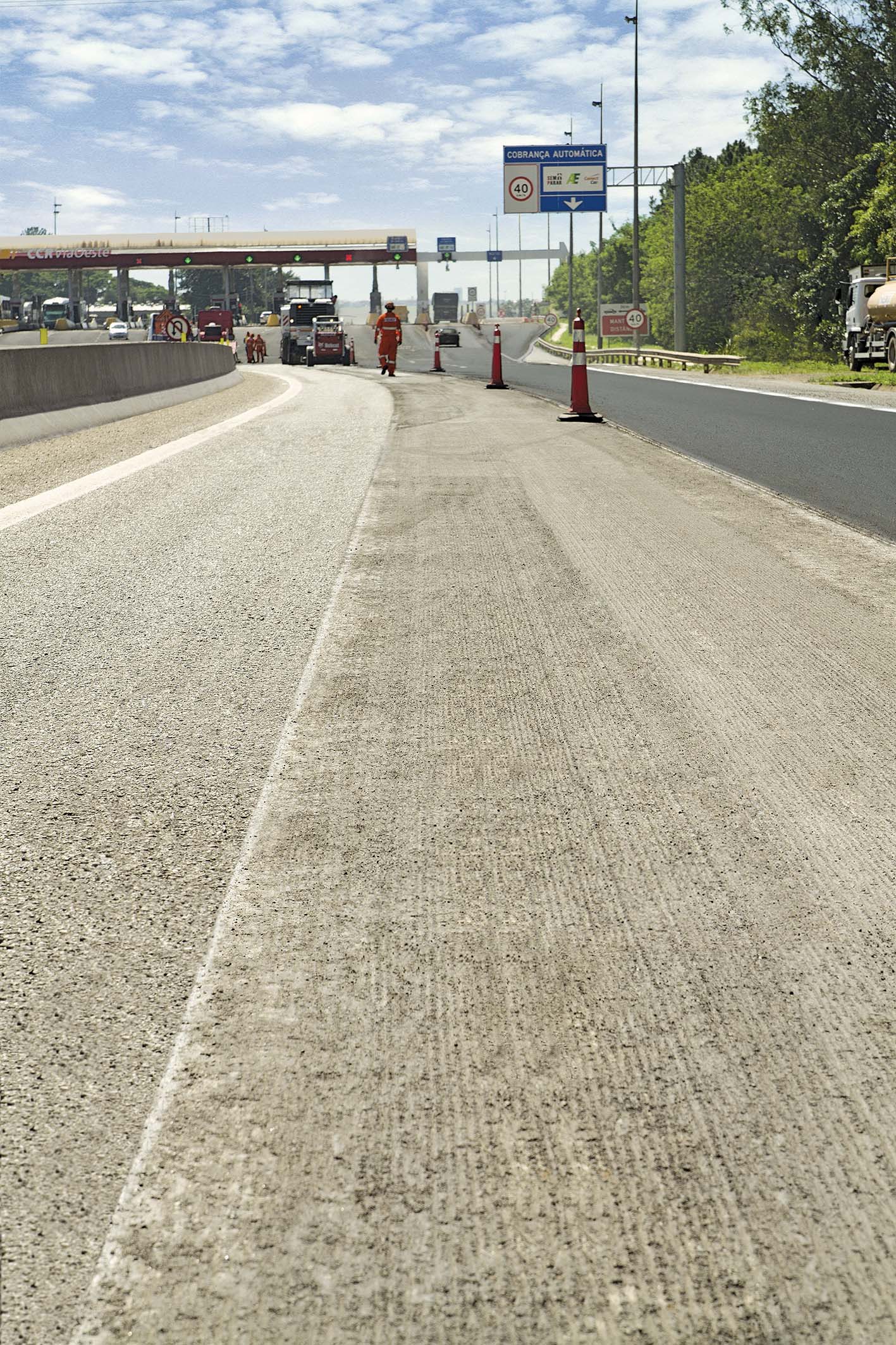 Super-fine milling restores the road's skid-resistance, so that it can immediately be reopened to traffic WH Features Emergent Brazil Superfine Milling