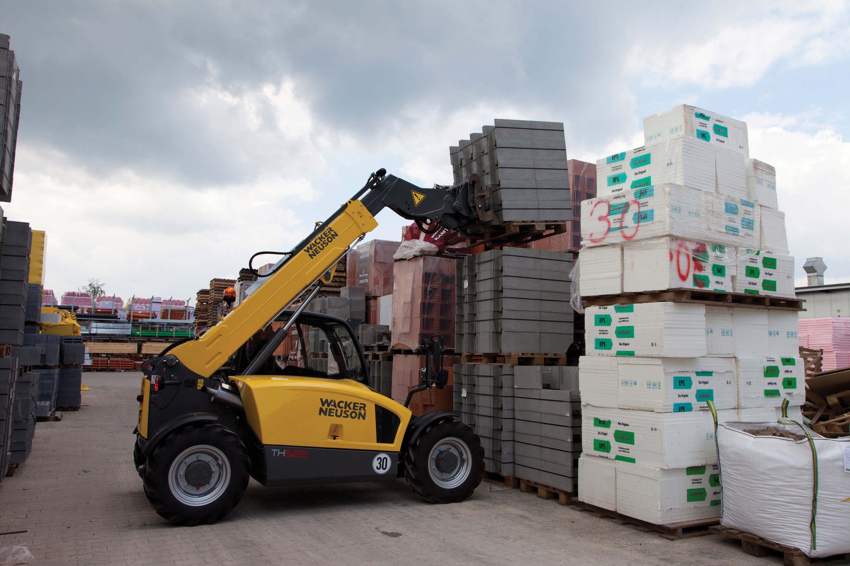 Wacker Neuson’s new compact telehandlers are versatile and can be used for yard stocking as well as for onsite duties where space is restricted
Wacker Neuson TH522