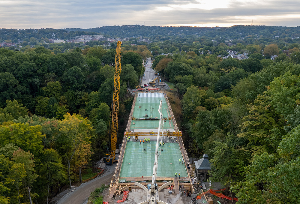 The first concrete deck pour was carried out at Span 1 for the Fern Hollow bridge in late September 2022