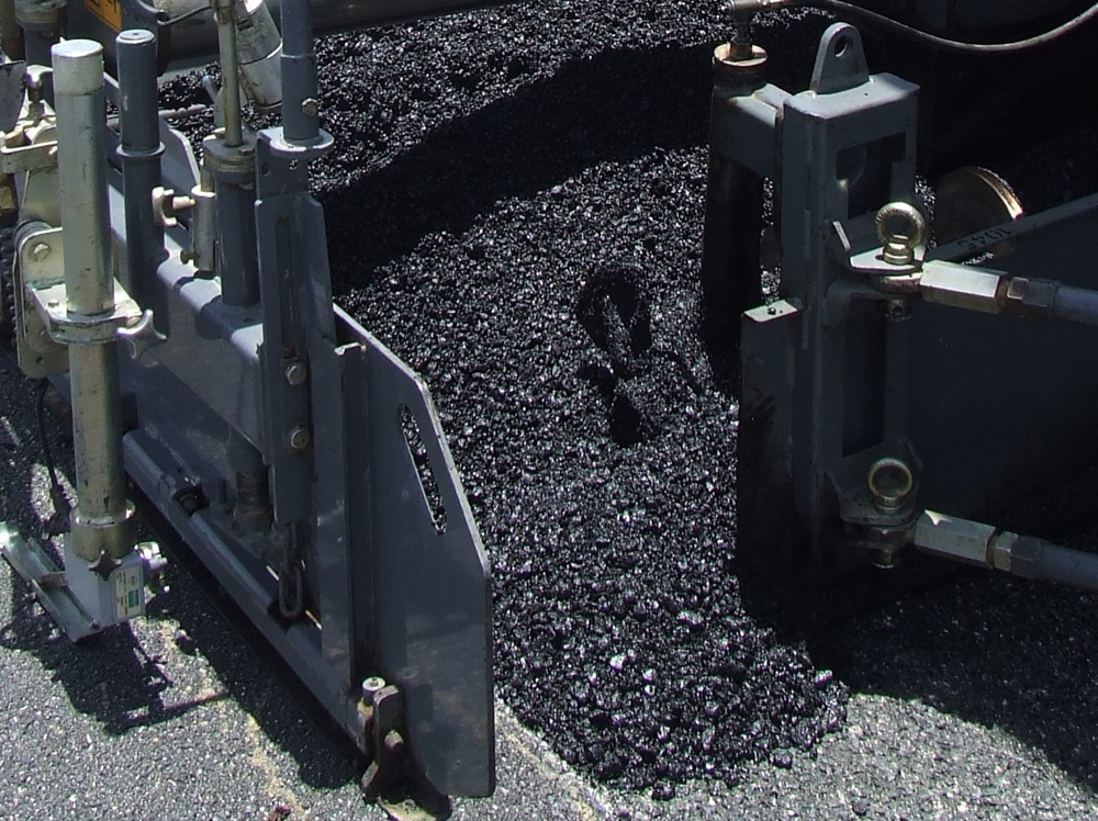 Aggregate Industries is now offering a carbon neutral asphalt product – image © courtesy of Mike Woof