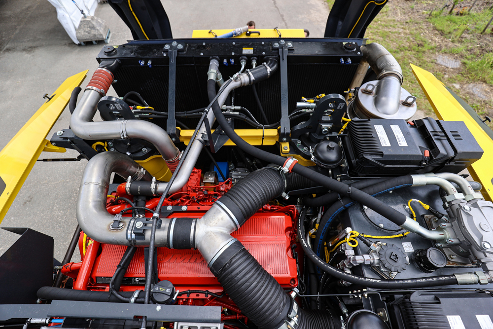The machine's modular design enables each unit to be checked, serviced or replaced individually. (Photo: Bomag)