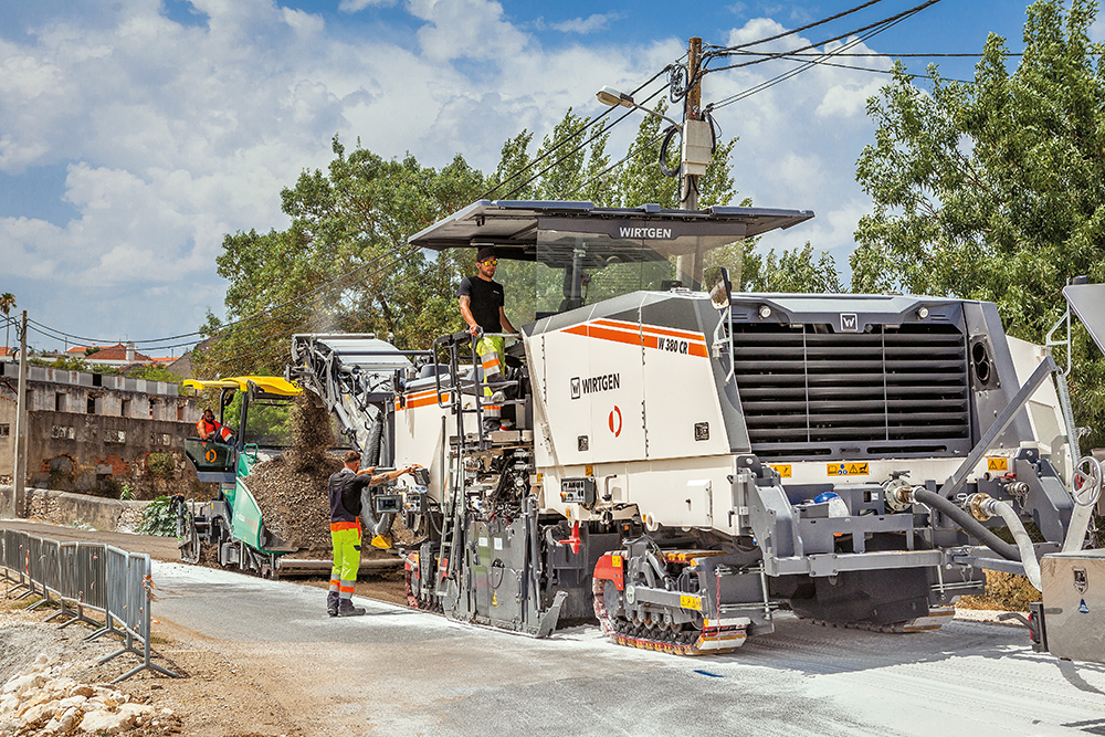 The Wirtgen W 380 CR recycler was the heart of the road recycling train