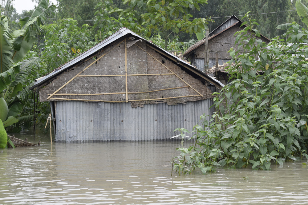 Flooding remains a serious problem for transportation in low-lying Bangladesh (© | Remon Remon, Dreamstime.com)