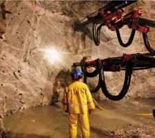 drill and blast inside the tunnel 