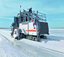2200 SM is equipped with a 3.8 m wide cutting drum 