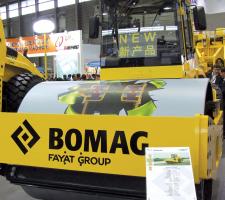 BOMAG BW220-D4 soil compactor
